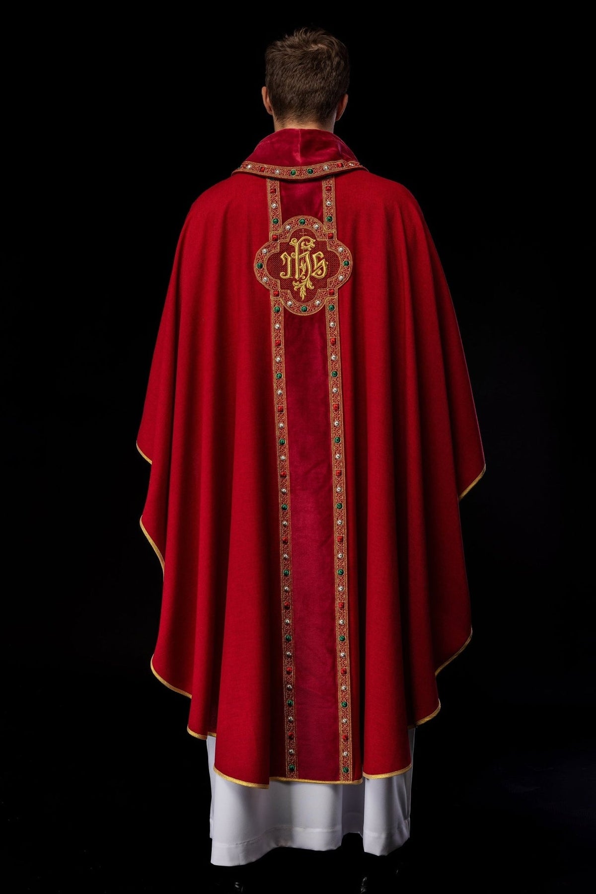 Ornat Liturgiczny Czerwony IHS Haftowany - Elegancki Pas i Lamówka - SZATYLITURGICZNE.PL