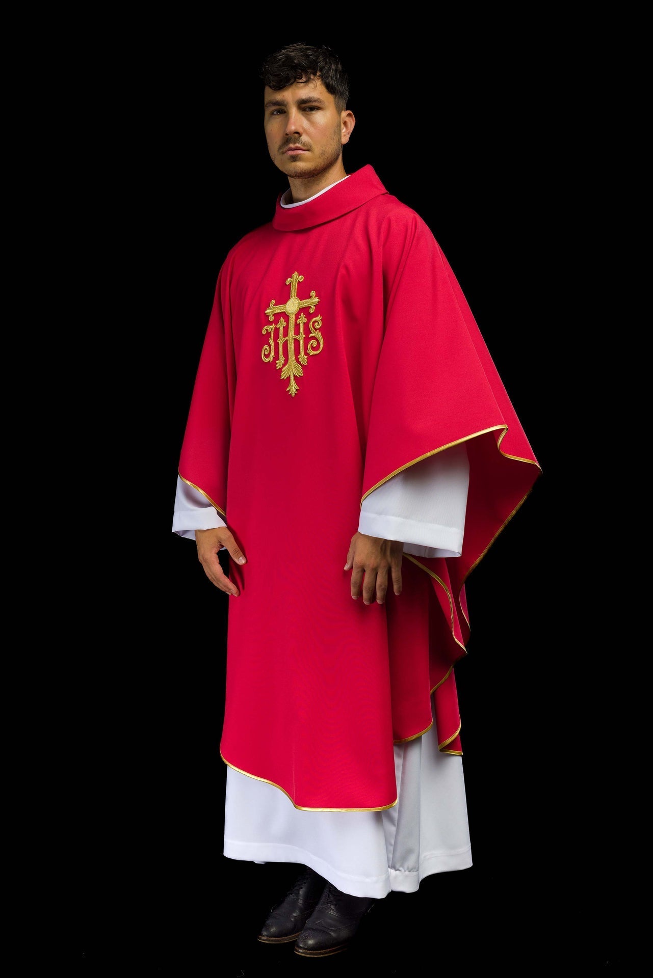 Ornat Liturgiczny Czerwony IHS Haftowany Złotą Nicią - SZATYLITURGICZNE.PL