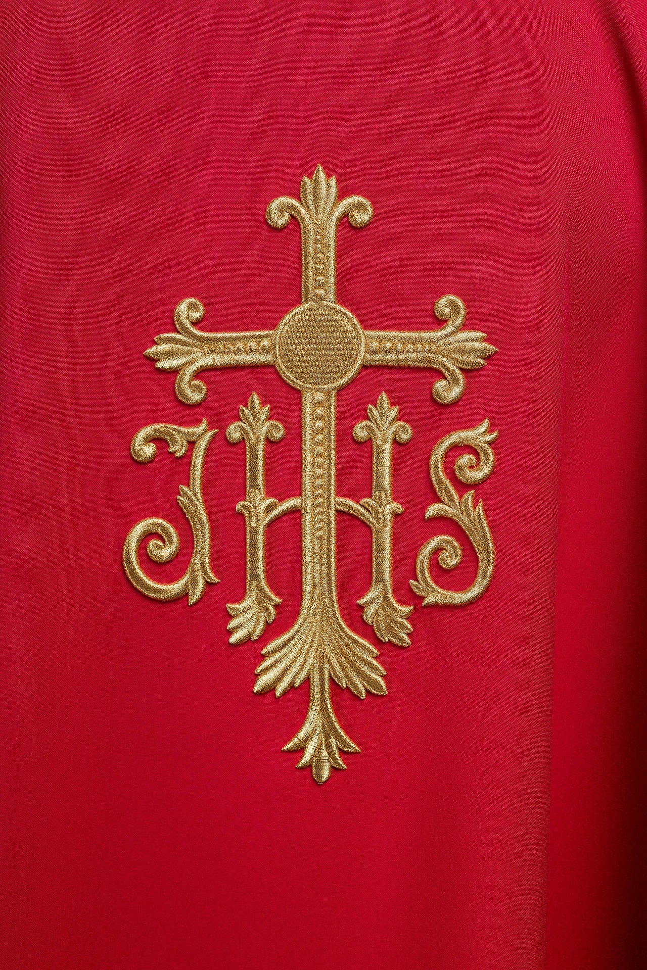Ornat Liturgiczny Czerwony IHS Haftowany Złotą Nicią - SZATYLITURGICZNE.PL