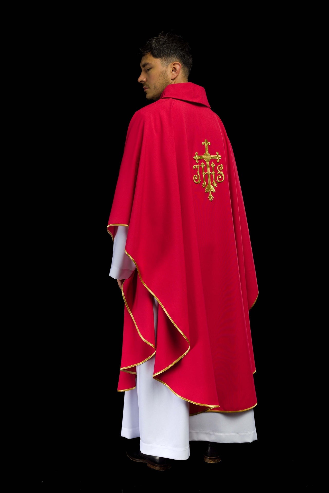 Ornat Liturgiczny Czerwony IHS Haftowany Złotą Nicią - SZATYLITURGICZNE.PL