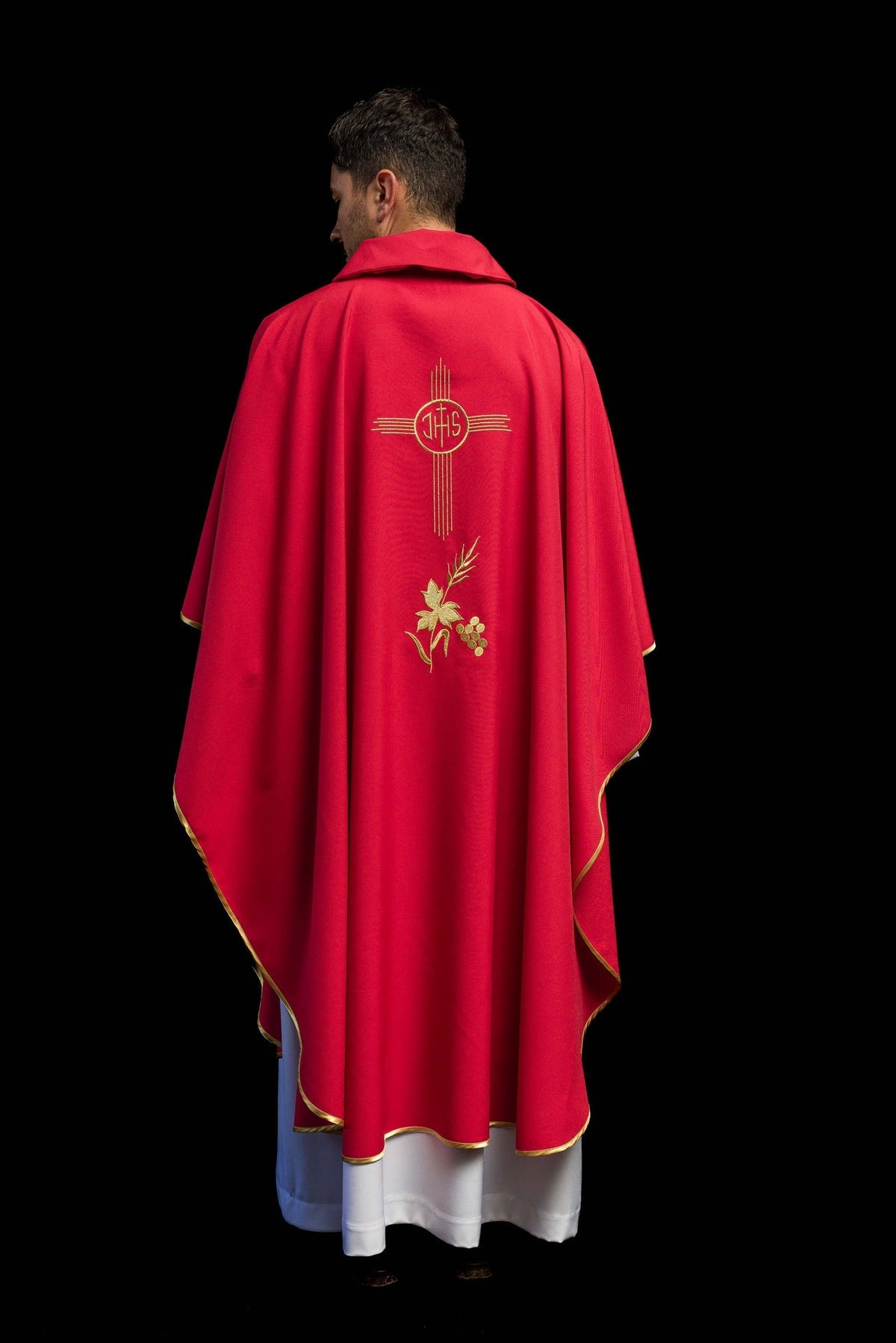 Ornat Liturgiczny Czerwony IHS Haftowany Złotą Nicią - Kołnierz Karo - SZATYLITURGICZNE.PL