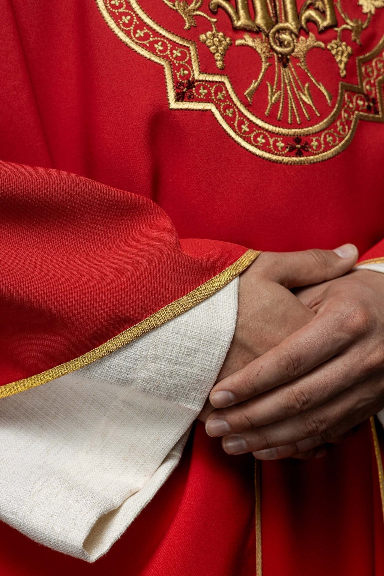 Ornat Liturgiczny Czerwony IHS PAX - Haft Komputerowy, Stuła - SZATYLITURGICZNE.PL