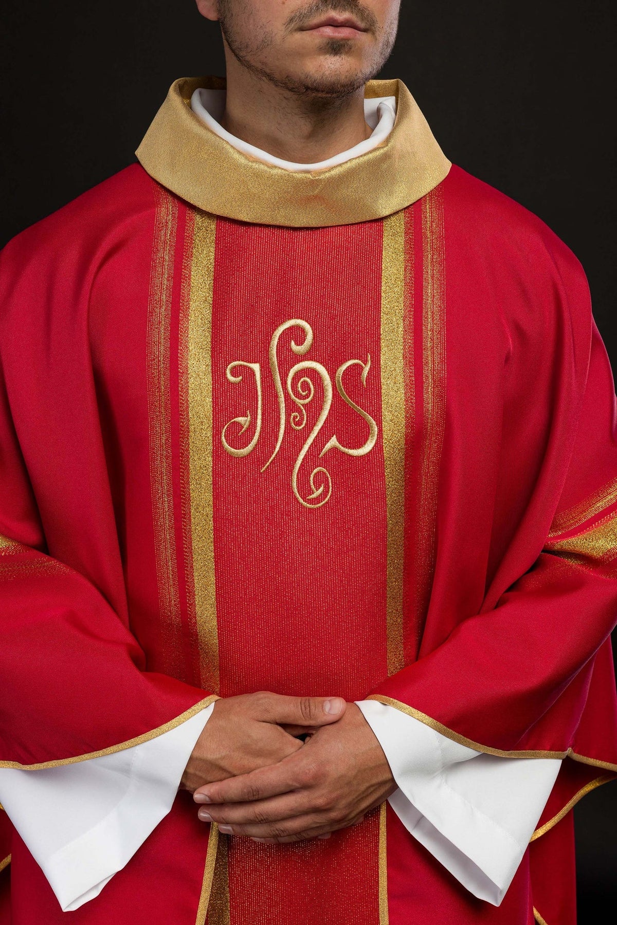 Ornat Liturgiczny Czerwony IHS Złocony - Polski Producent - SZATYLITURGICZNE.PL