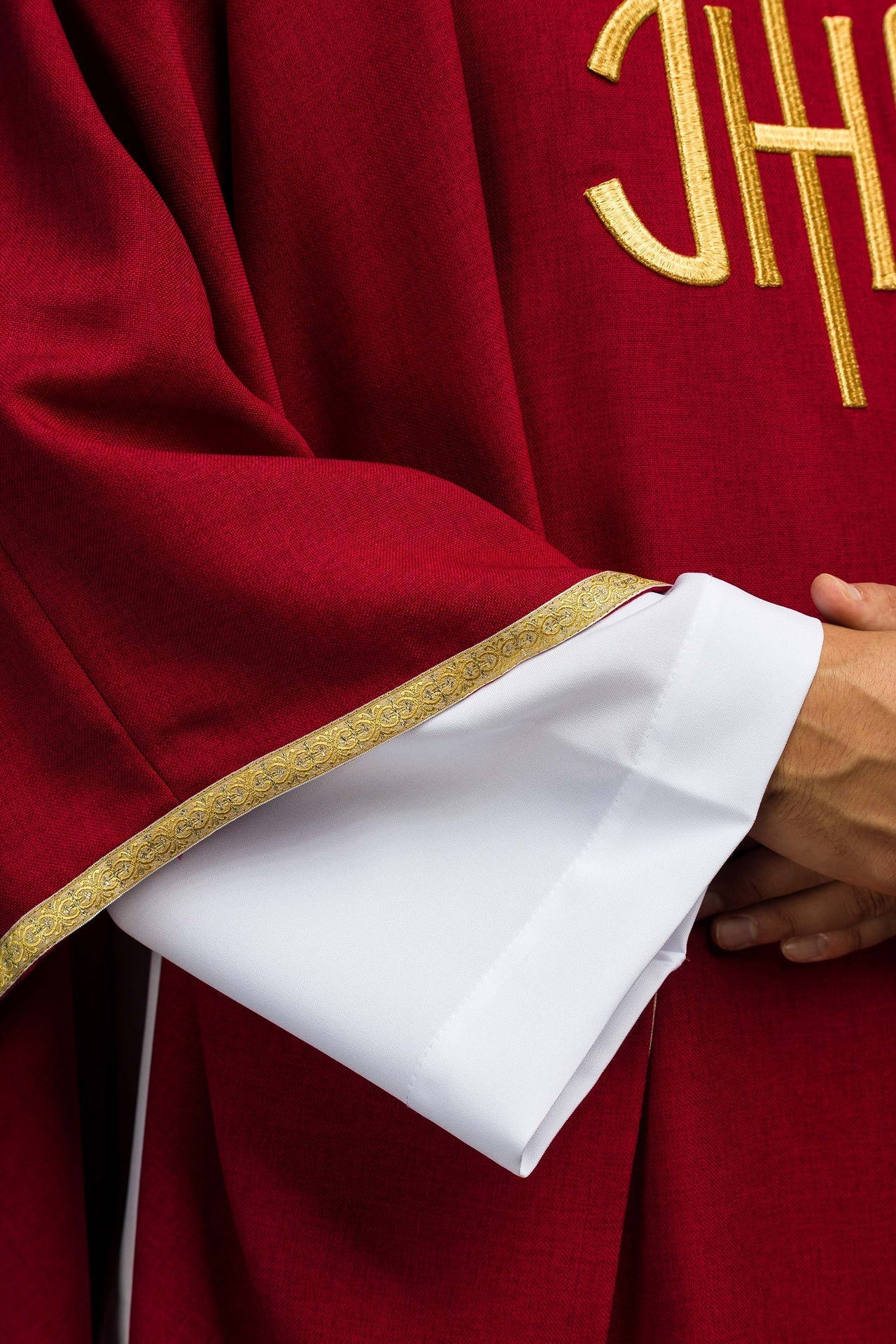Ornat Liturgiczny Czerwony IHS Złoty Haft - Elanowełna Polska Produkcja - SZATYLITURGICZNE.PL