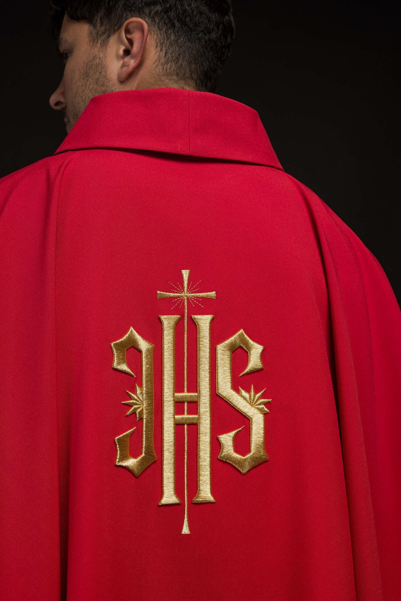 Ornat Liturgiczny Czerwony IHS Złoty Haft - Elanowełna Polska Produkcja - SZATYLITURGICZNE.PL