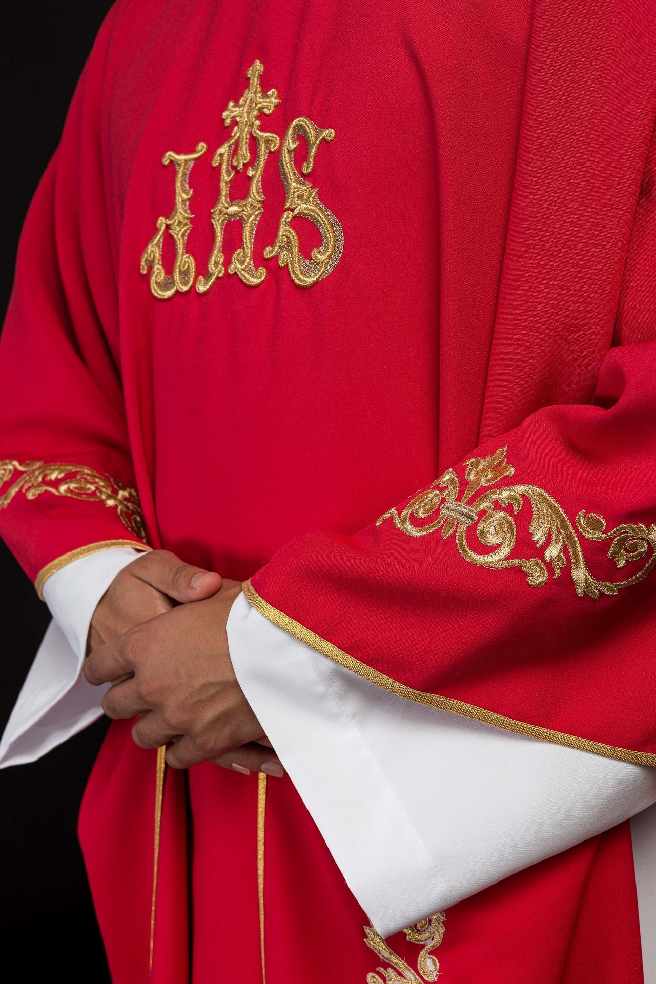 Ornat Liturgiczny Czerwony IHS Złoty Haft - Polska Produkcja - SZATYLITURGICZNE.PL