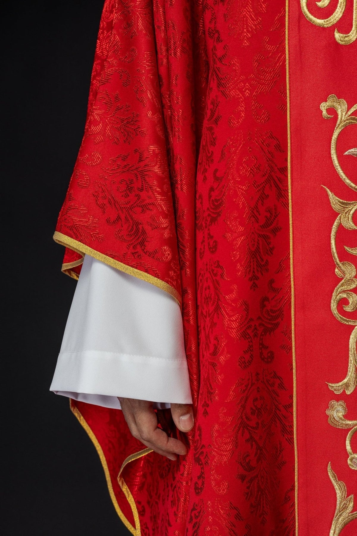Ornat Liturgiczny Czerwony IHS Złoty Haft - Polski Producent - SZATYLITURGICZNE.PL