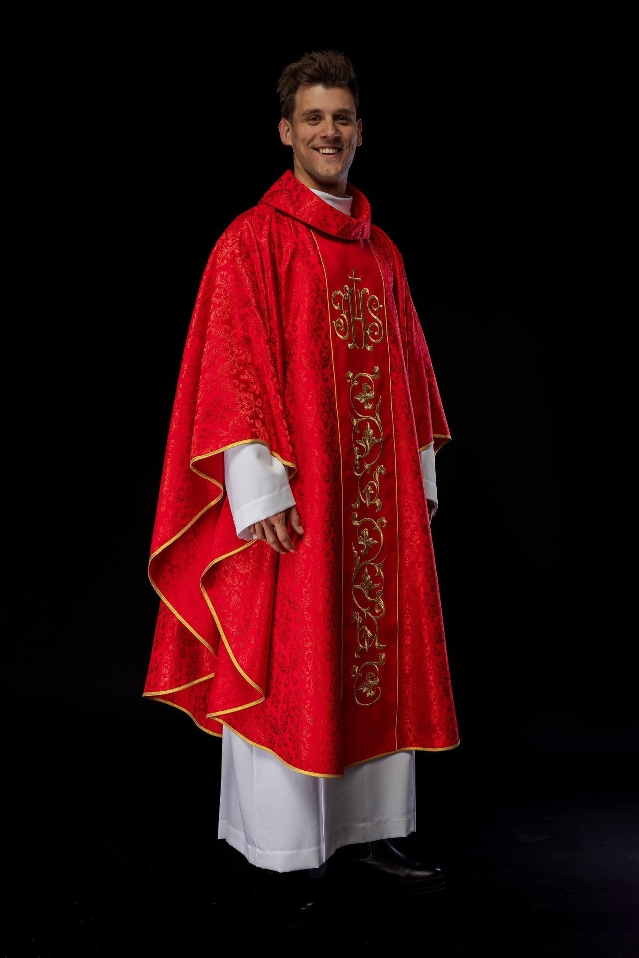 Ornat Liturgiczny Czerwony IHS Złoty Haft - Polski Producent - SZATYLITURGICZNE.PL