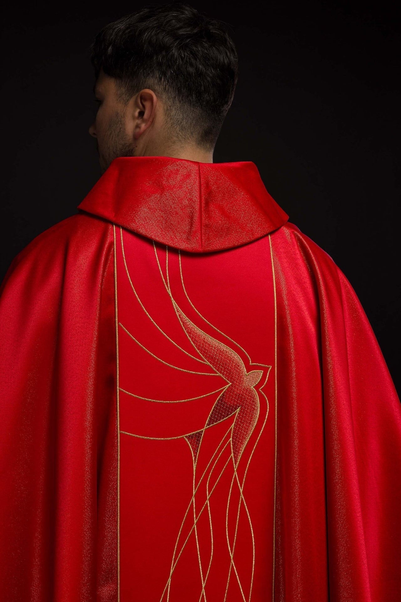 Ornat Liturgiczny Czerwony z Duchem Świętym - Bogaty Haft - SZATYLITURGICZNE.PL