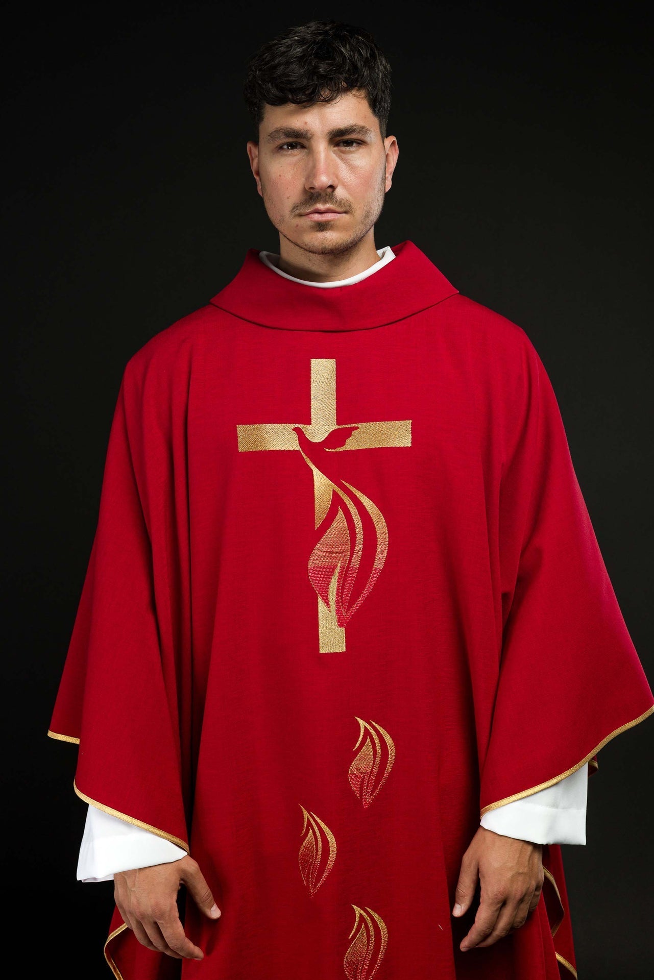 Ornat Liturgiczny Czerwony z Haftem Ducha Świętego - Elanowełna - SZATYLITURGICZNE.PL