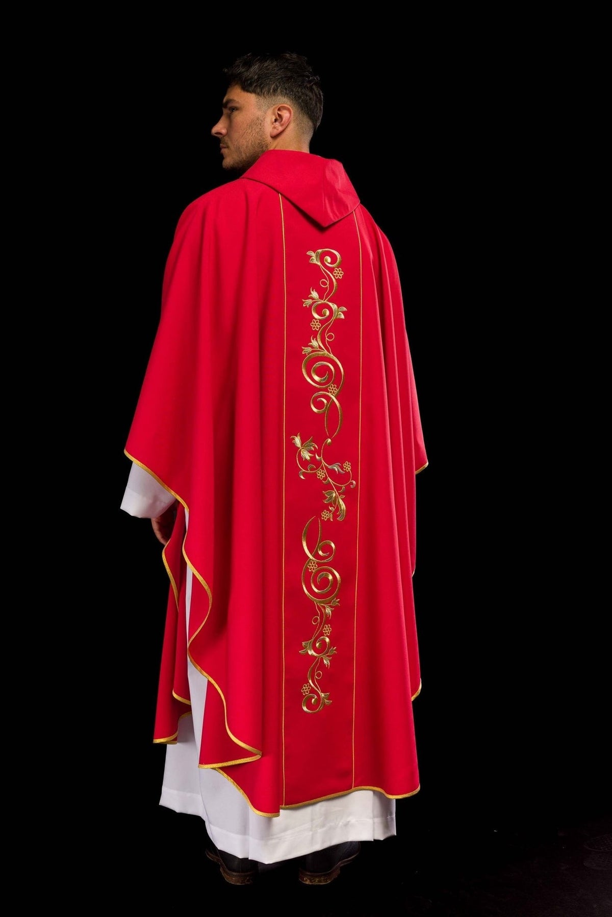 Ornat Liturgiczny Czerwony z Haftem IHS - Złota Lamówka i Stuła - SZATYLITURGICZNE.PL