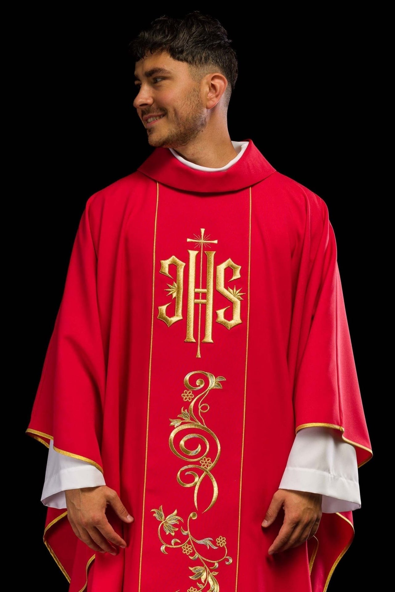 Ornat Liturgiczny Czerwony z Haftem IHS - Złota Lamówka i Stuła - SZATYLITURGICZNE.PL
