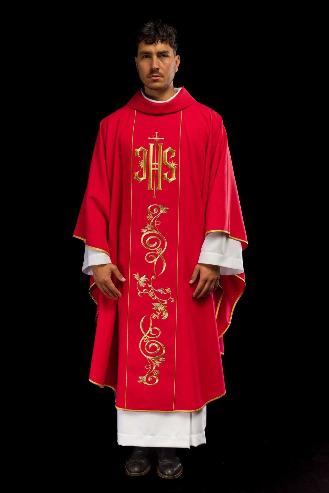 Ornat Liturgiczny Czerwony z Haftem IHS - Złota Lamówka i Stuła - SZATYLITURGICZNE.PL