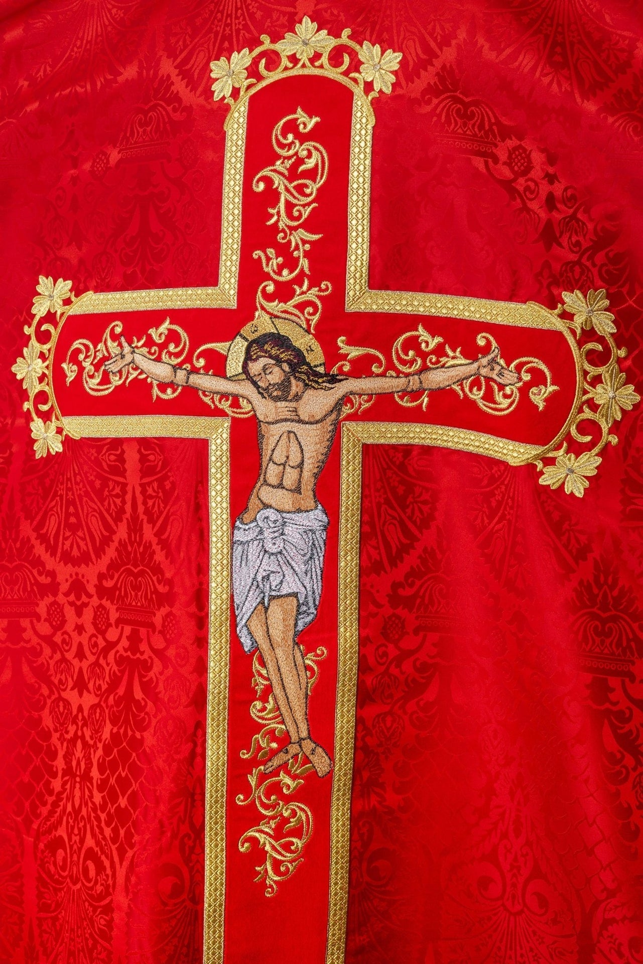 Ornat Liturgiczny Czerwony z Haftem Jezusa Chrystusa - Polski Producent - SZATYLITURGICZNE.PL