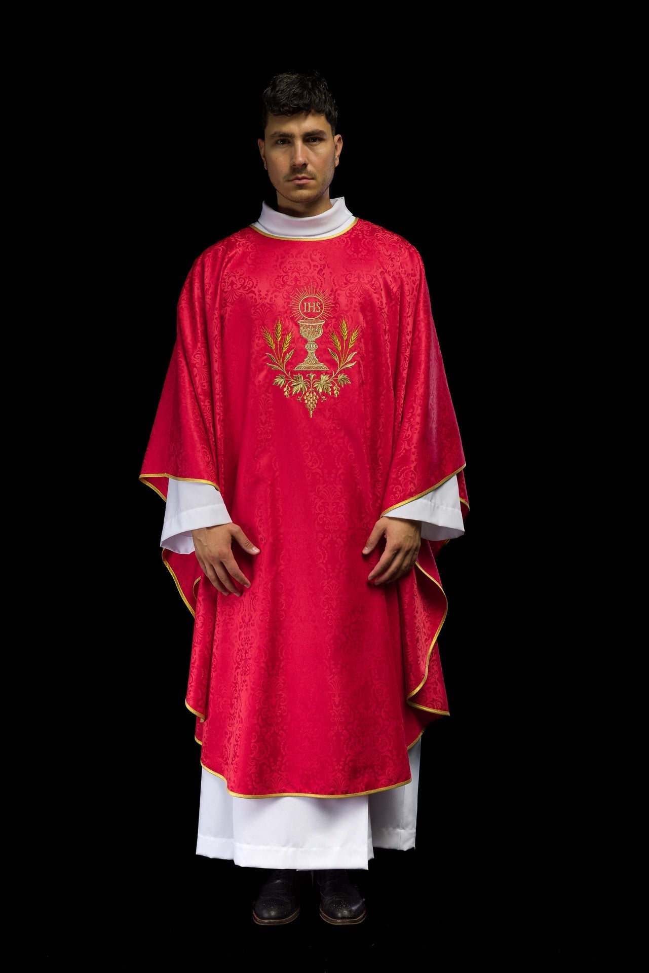 Ornat Liturgiczny Czerwony z Haftem Kielicha i Hostii na Żakardzie - SZATYLITURGICZNE.PL