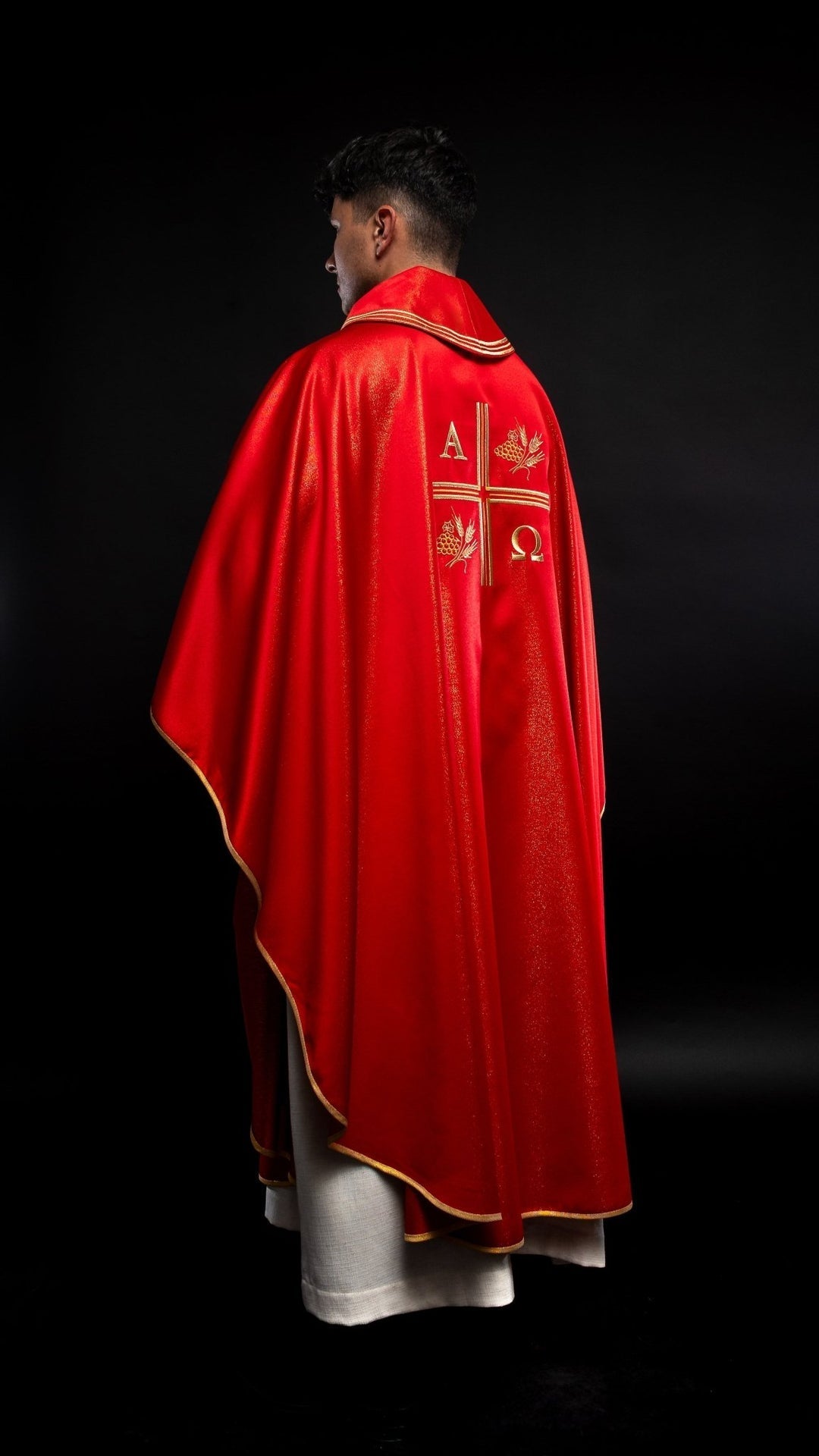 Ornat Liturgiczny Czerwony z Haftem Krzyża, Alfa i Omega - Kłosy - SZATYLITURGICZNE.PL