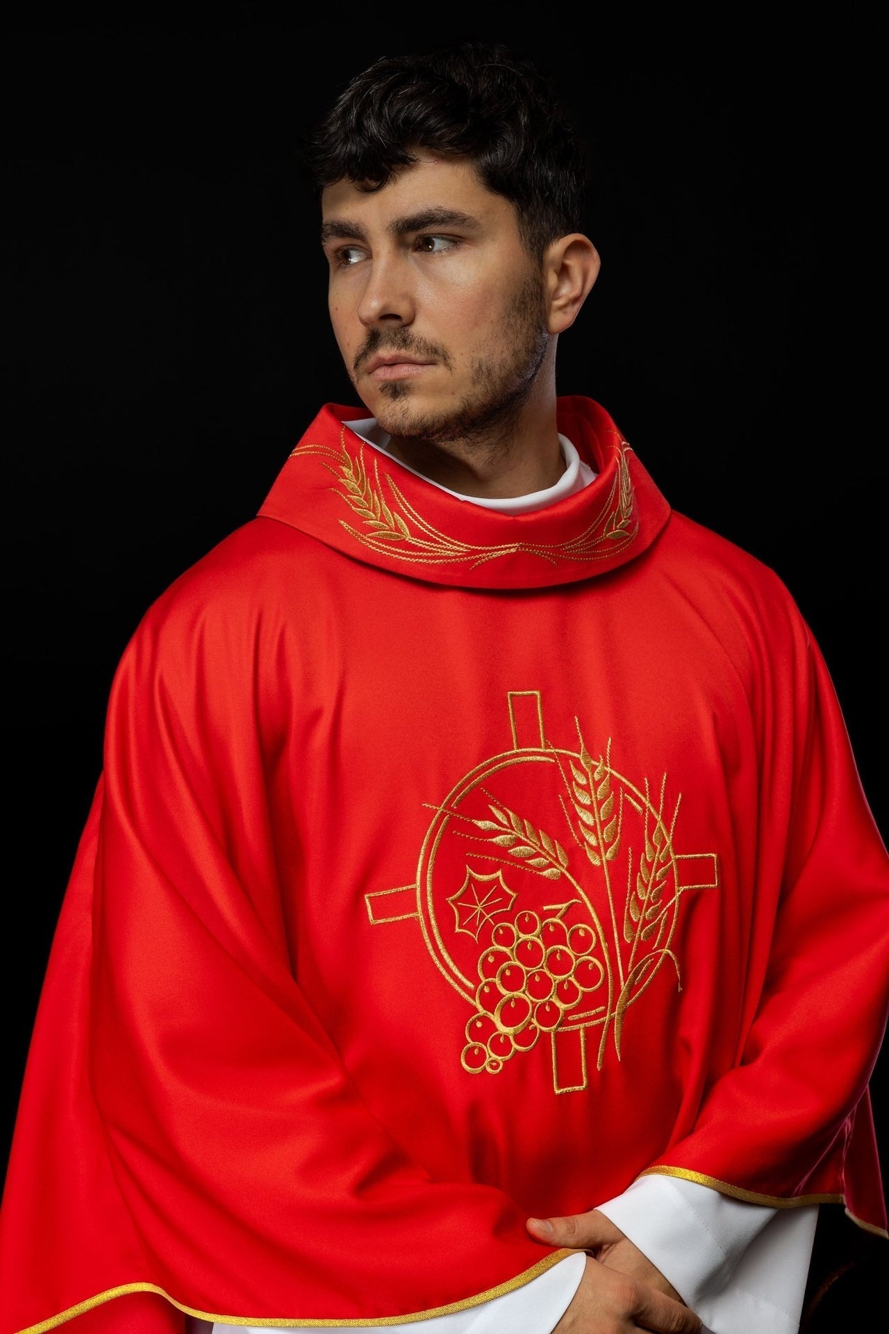 Ornat Liturgiczny Czerwony z Haftem Krzyża i Kłosów - Polska Produkcja - SZATYLITURGICZNE.PL