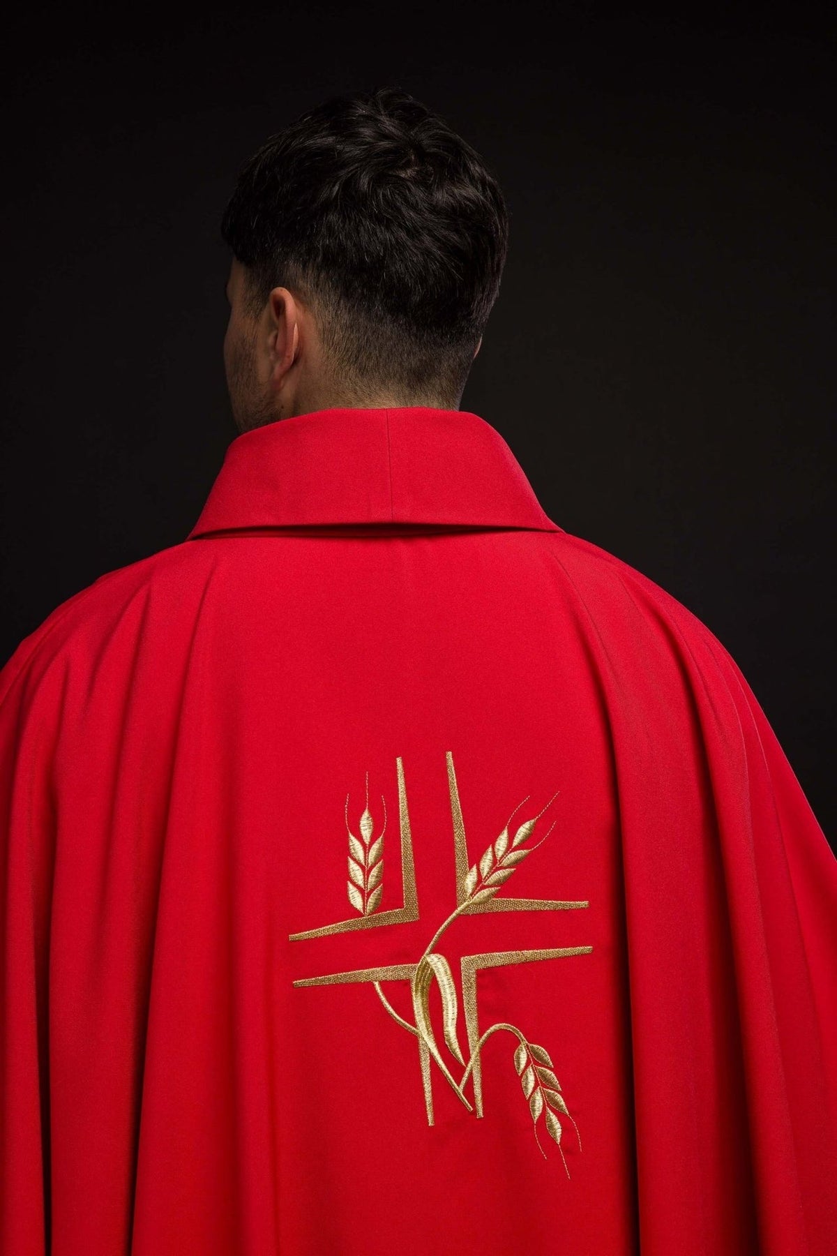 Ornat Liturgiczny Czerwony z Haftem Krzyża i Kłosów - Polski Producent - SZATYLITURGICZNE.PL