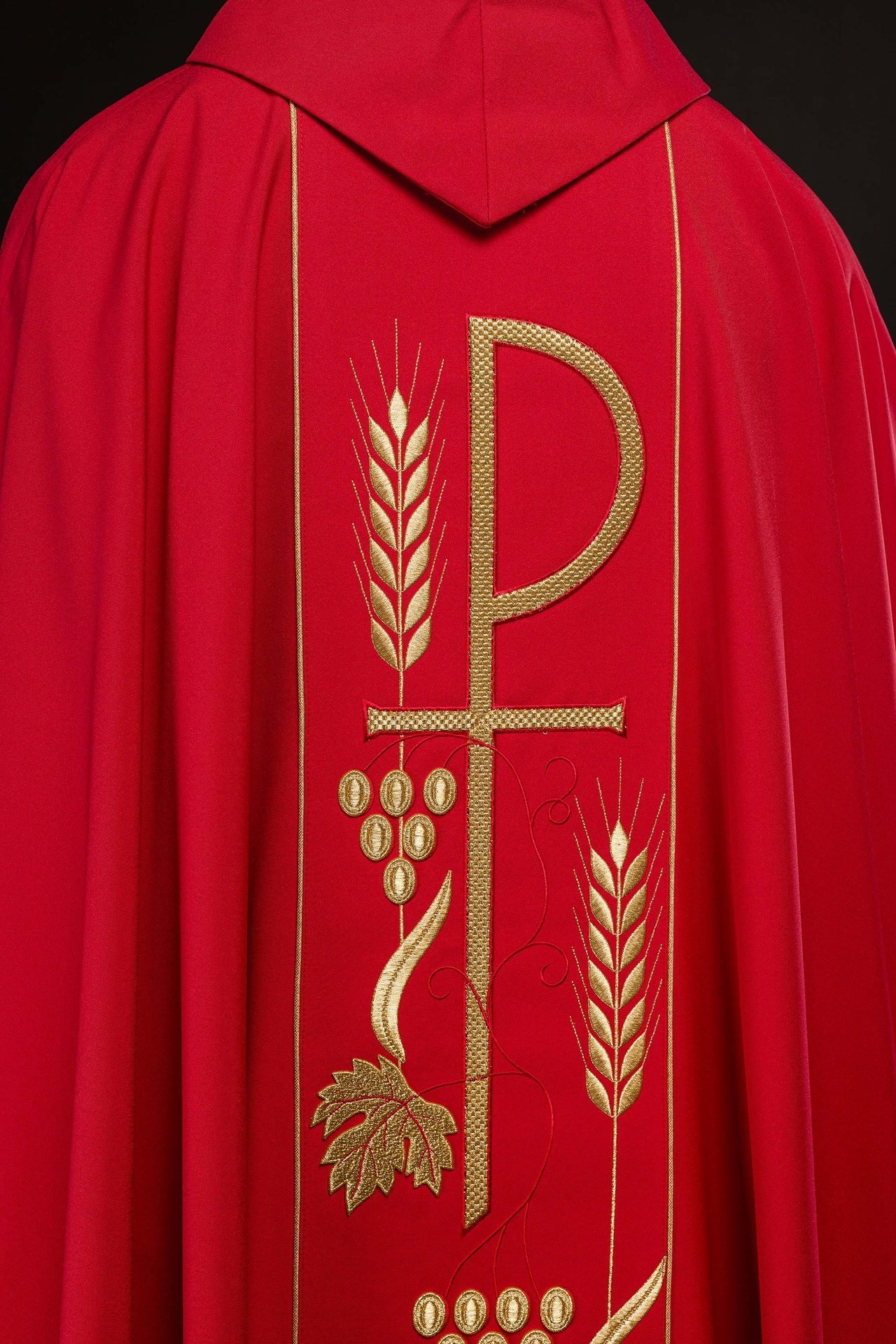 Ornat Liturgiczny Czerwony z Haftowanym Kielichem IHS - Komplet - SZATYLITURGICZNE.PL