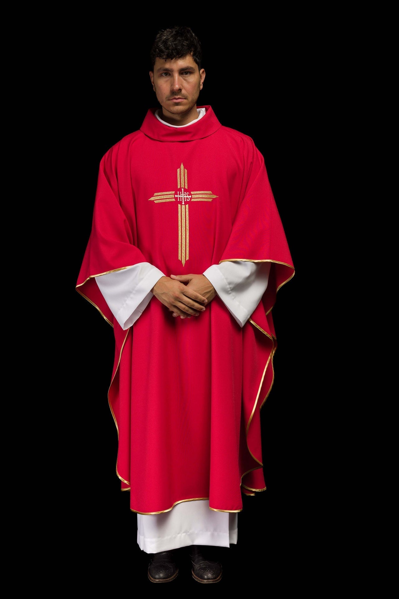 Ornat Liturgiczny Czerwony z Haftowanym Krzyżem IHS - Polski Producent - SZATYLITURGICZNE.PL