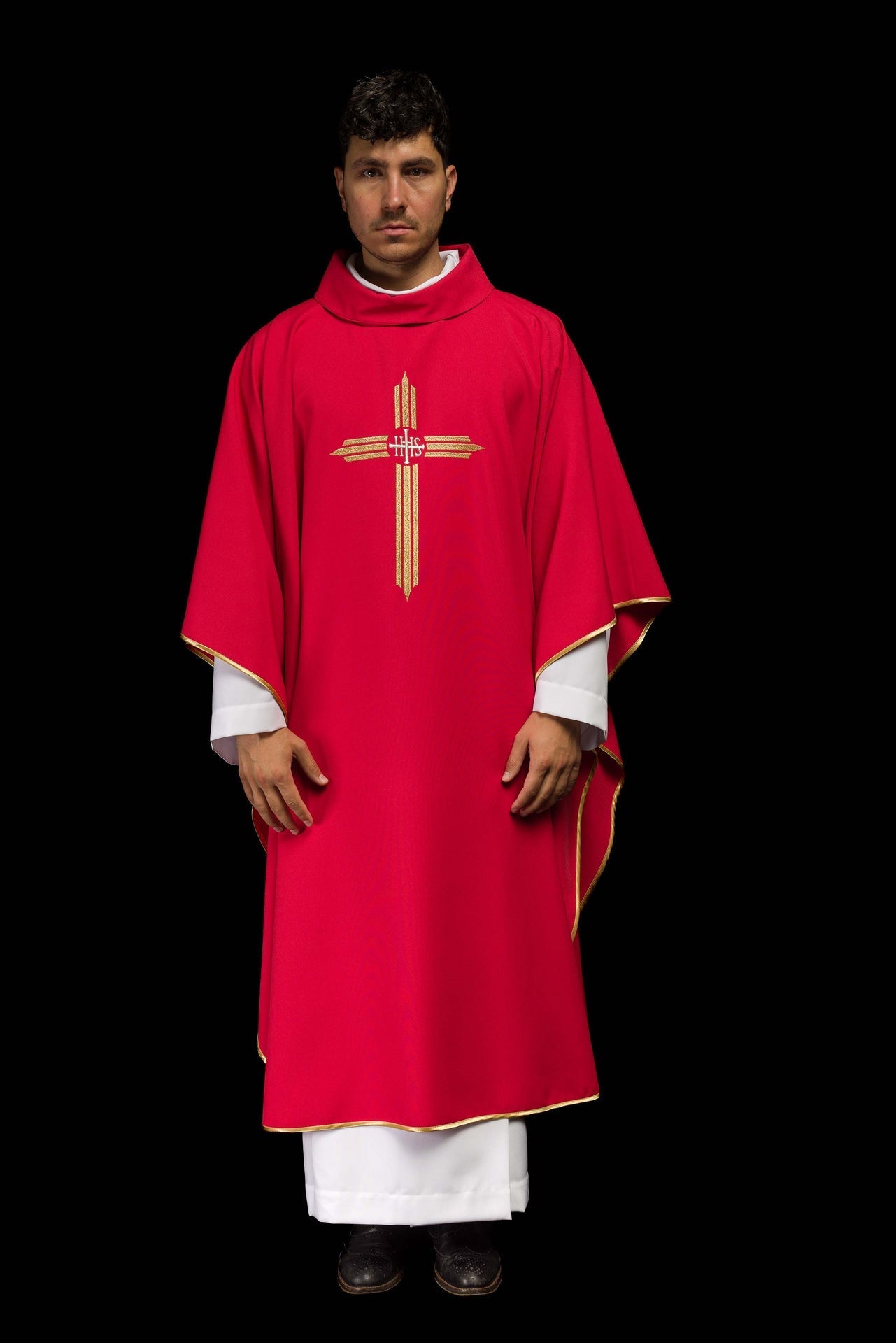 Ornat Liturgiczny Czerwony z Haftowanym Krzyżem IHS - Polski Producent - SZATYLITURGICZNE.PL