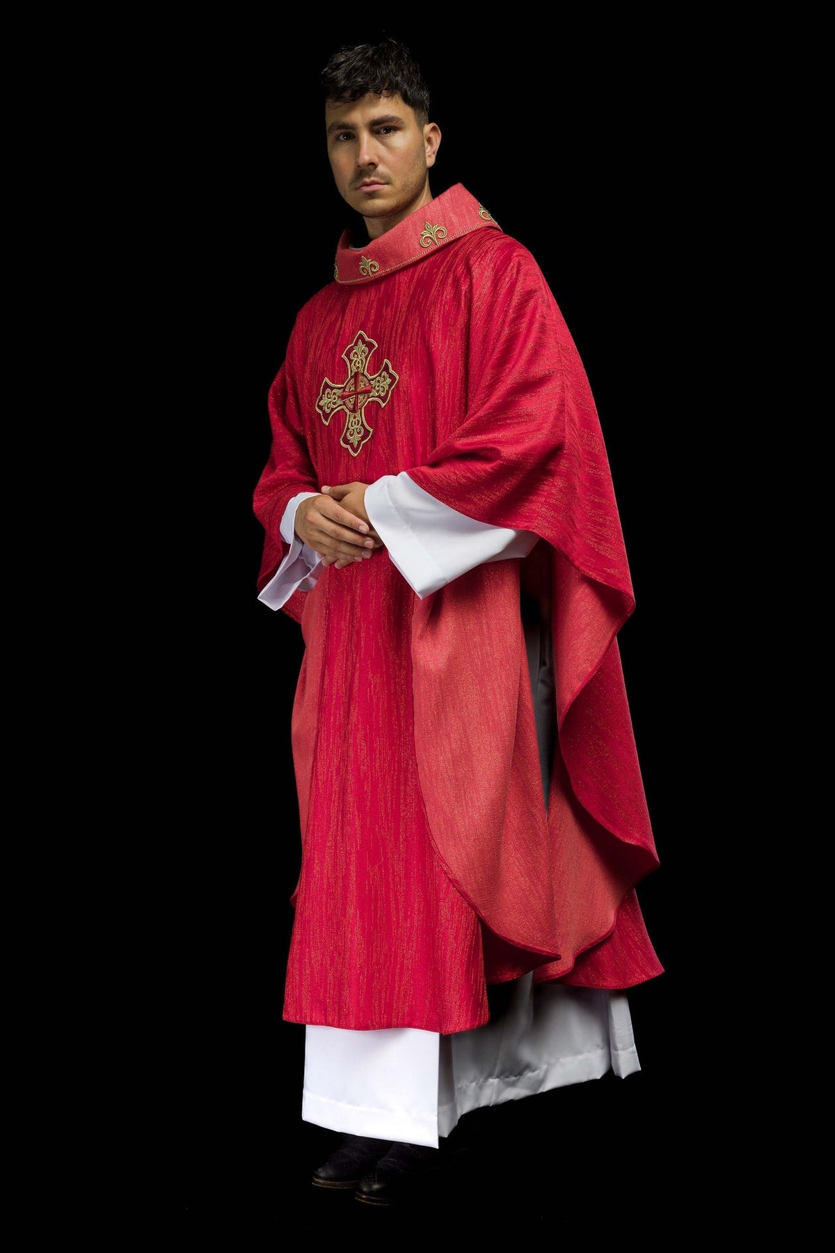 Ornat Liturgiczny Czerwony z Haftowanym Krzyżem - Polska Produkcja - SZATYLITURGICZNE.PL