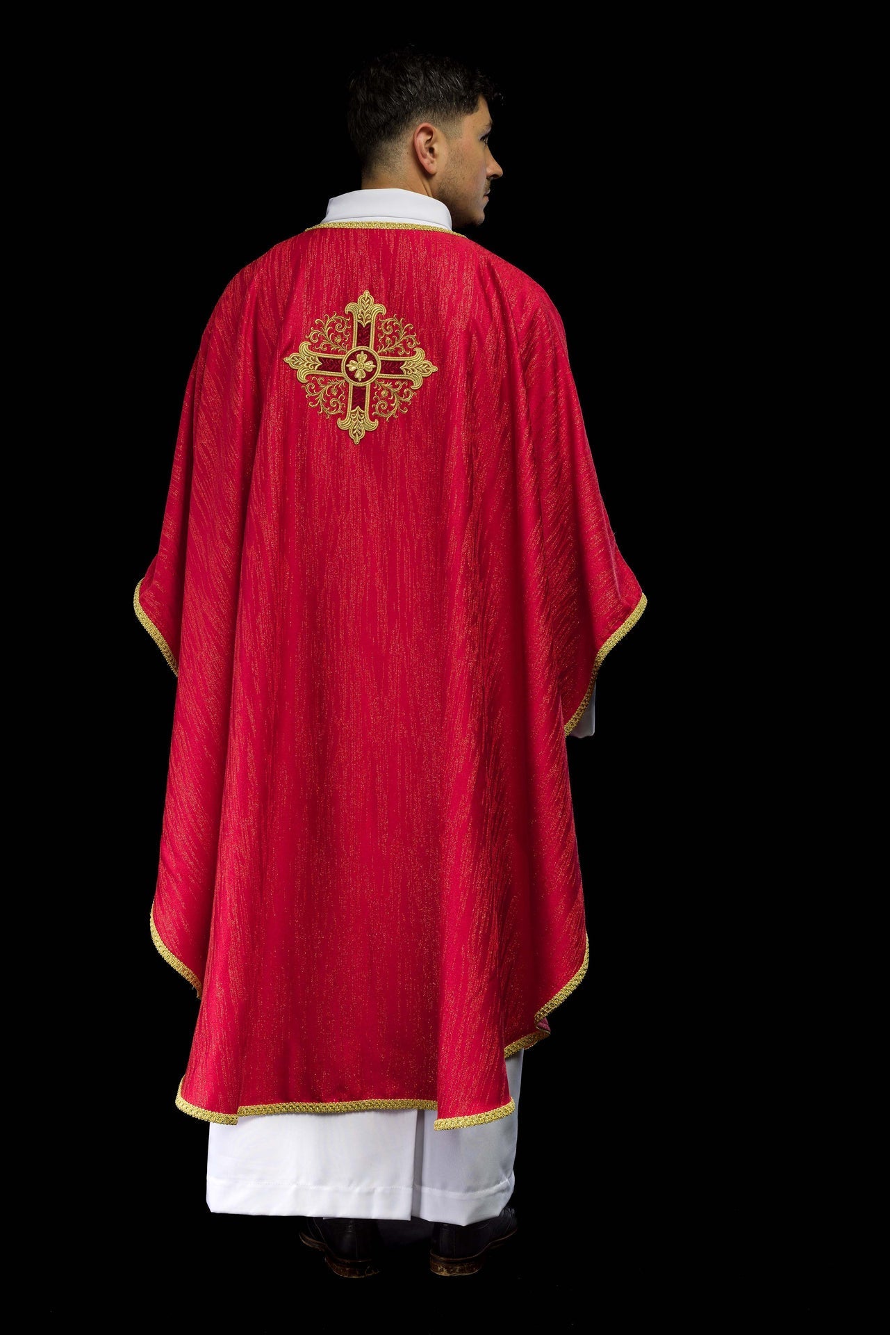 Ornat Liturgiczny Czerwony z Haftowanym Krzyżem - Polska Produkcja - SZATYLITURGICZNE.PL