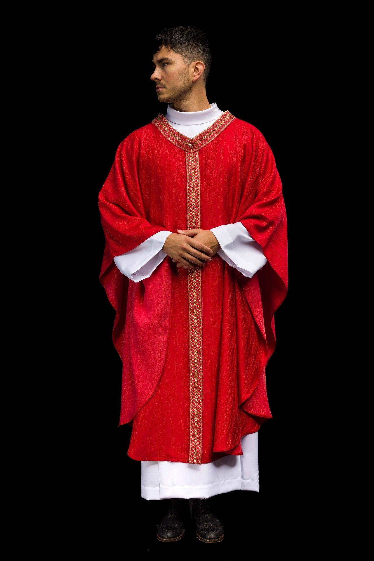 Ornat Liturgiczny Czerwony z Haftowanym Pasem i Kołnierzem - Elanowełna - SZATYLITURGICZNE.PL