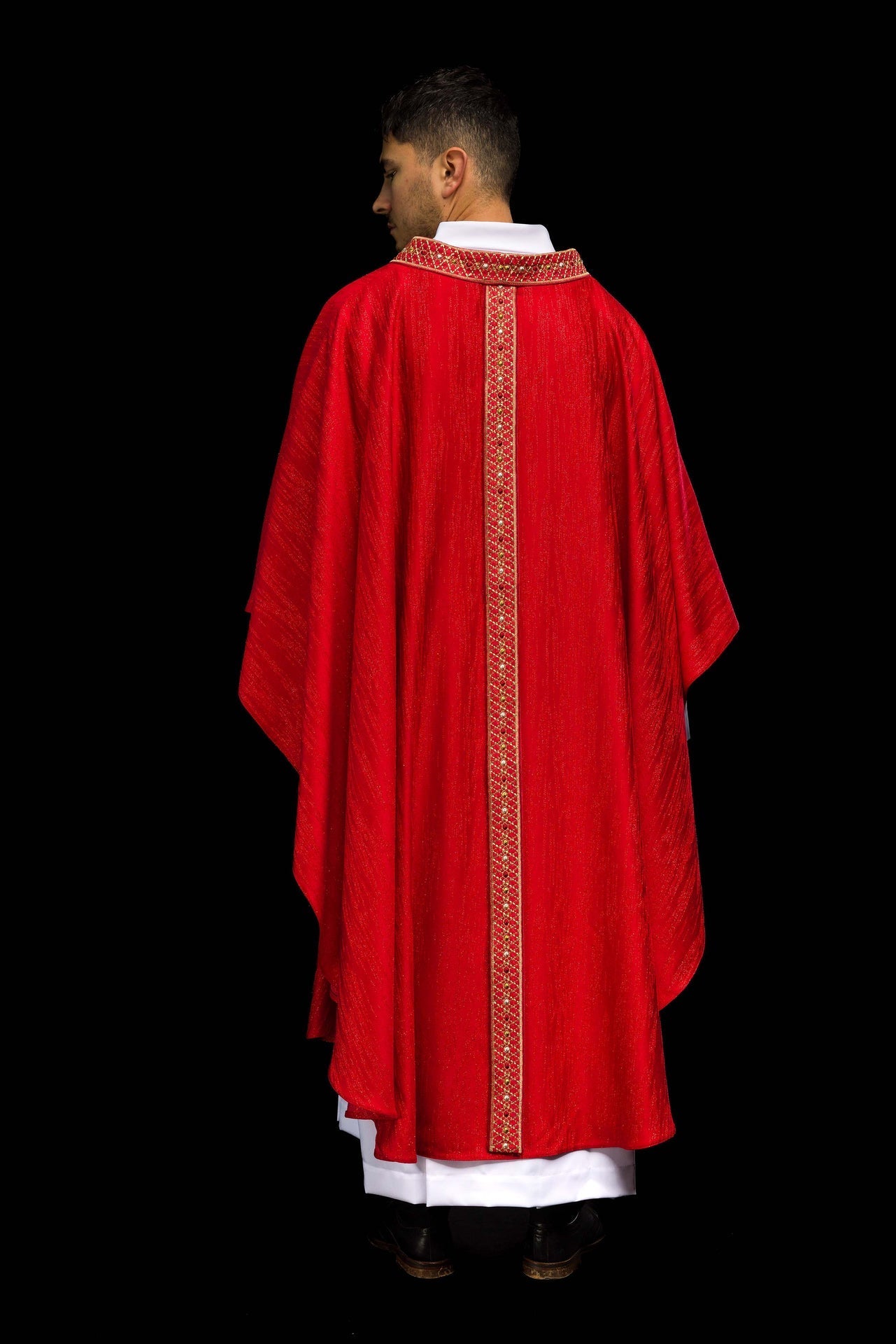Ornat Liturgiczny Czerwony z Haftowanym Pasem i Kołnierzem - Elanowełna - SZATYLITURGICZNE.PL