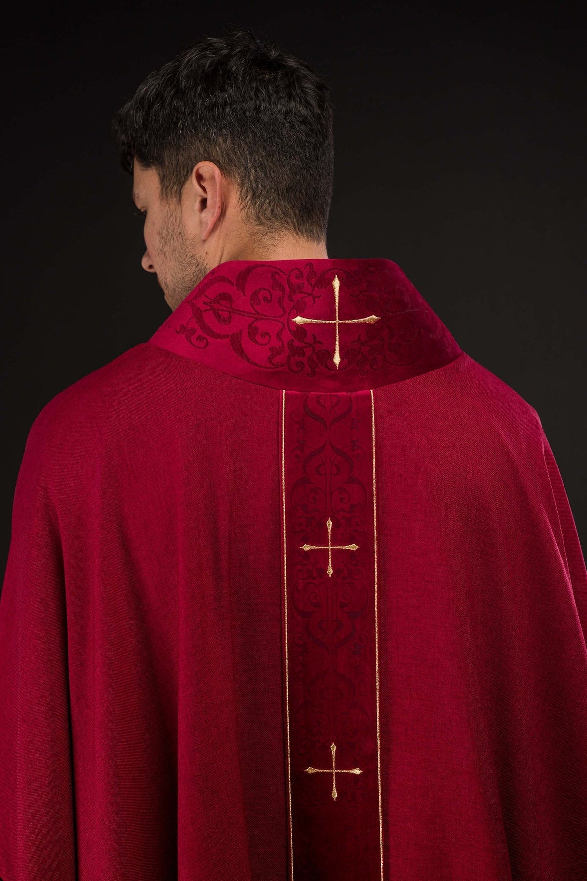 Ornat Liturgiczny Czerwony z Haftowanym Pasem Krzyże - Elanowełna - SZATYLITURGICZNE.PL