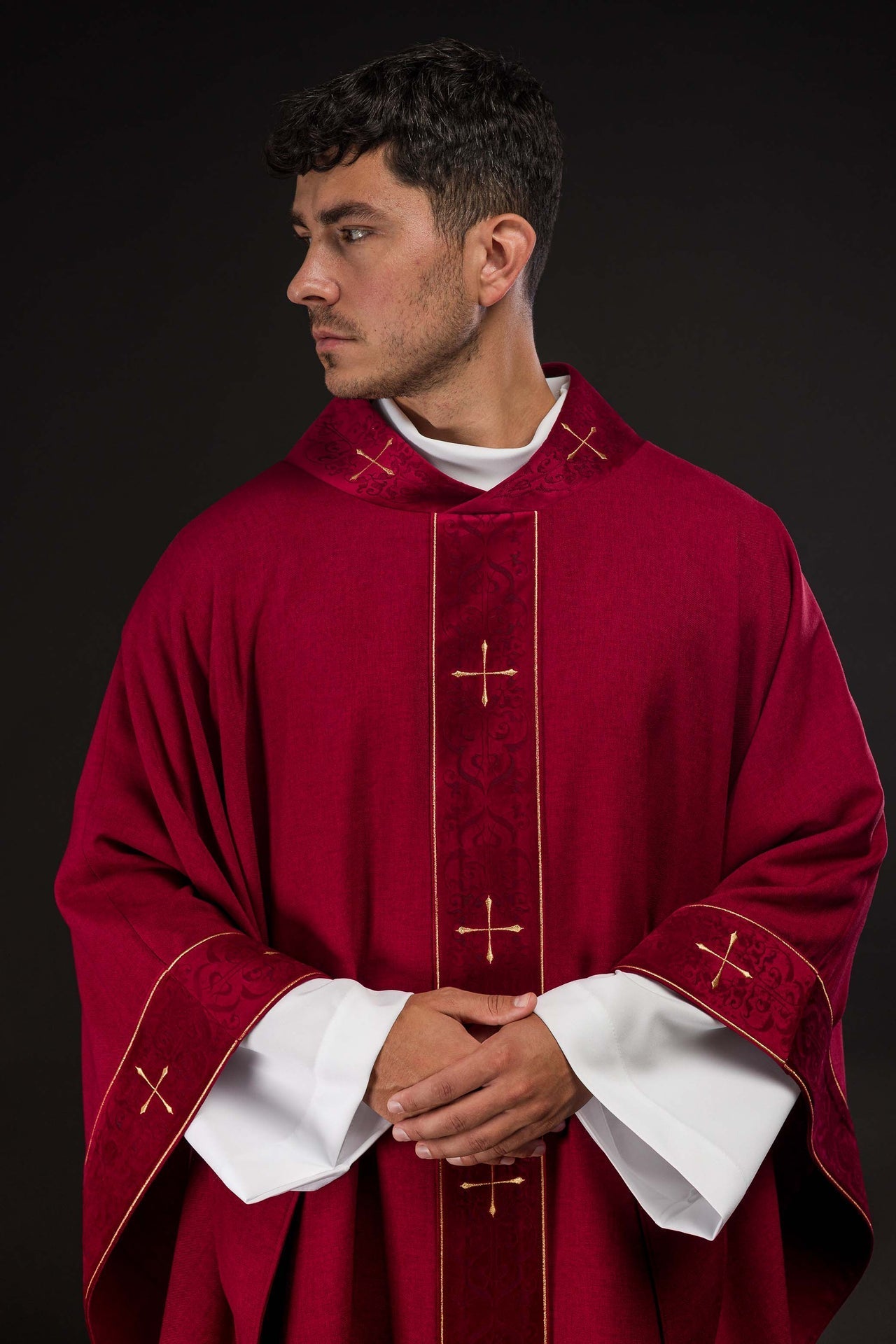 Ornat Liturgiczny Czerwony z Haftowanym Pasem Krzyże - Elanowełna - SZATYLITURGICZNE.PL