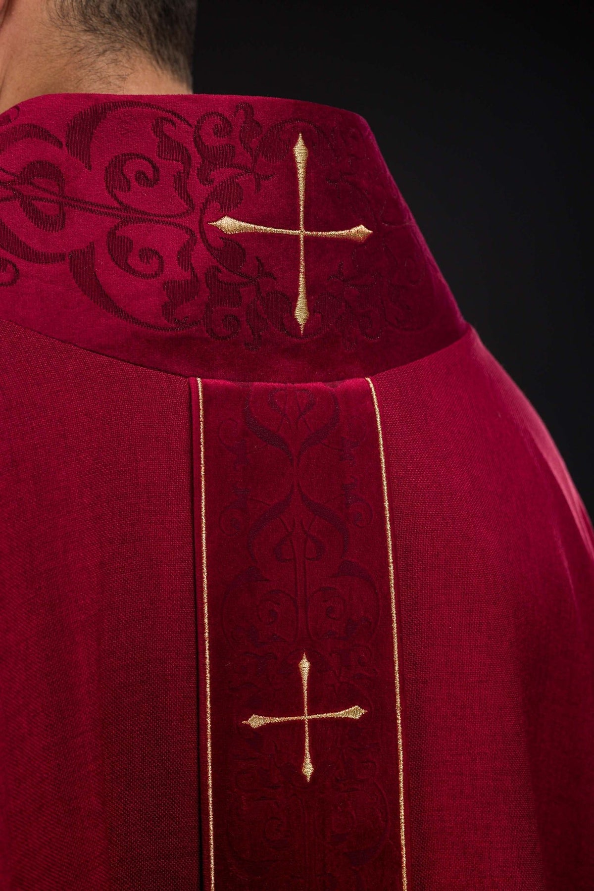 Ornat Liturgiczny Czerwony z Haftowanym Pasem Krzyże - Elanowełna - SZATYLITURGICZNE.PL