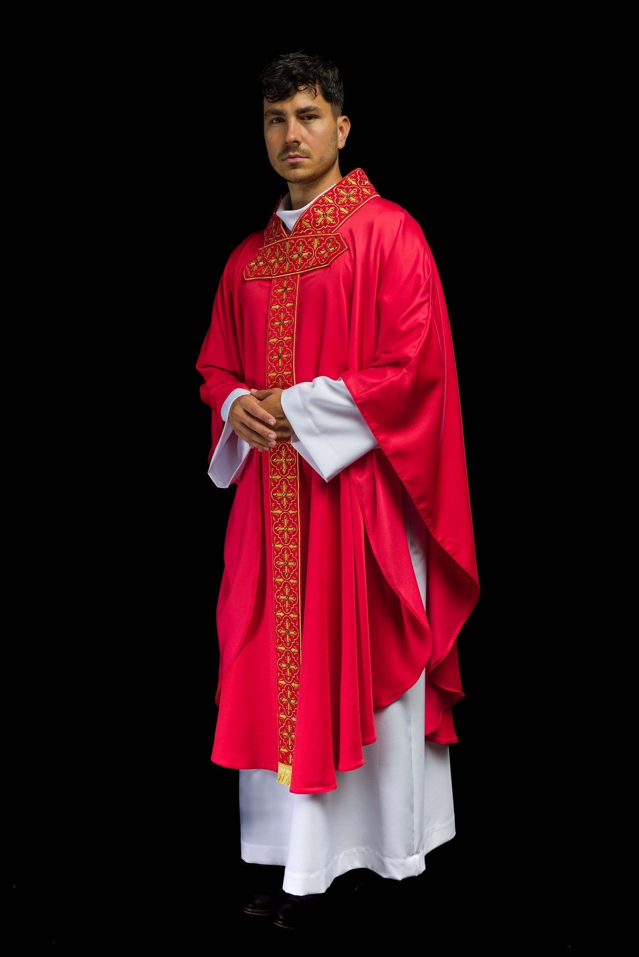 Ornat Liturgiczny Czerwony z Kamieniami i Haftem Krzyża - SZATYLITURGICZNE.PL