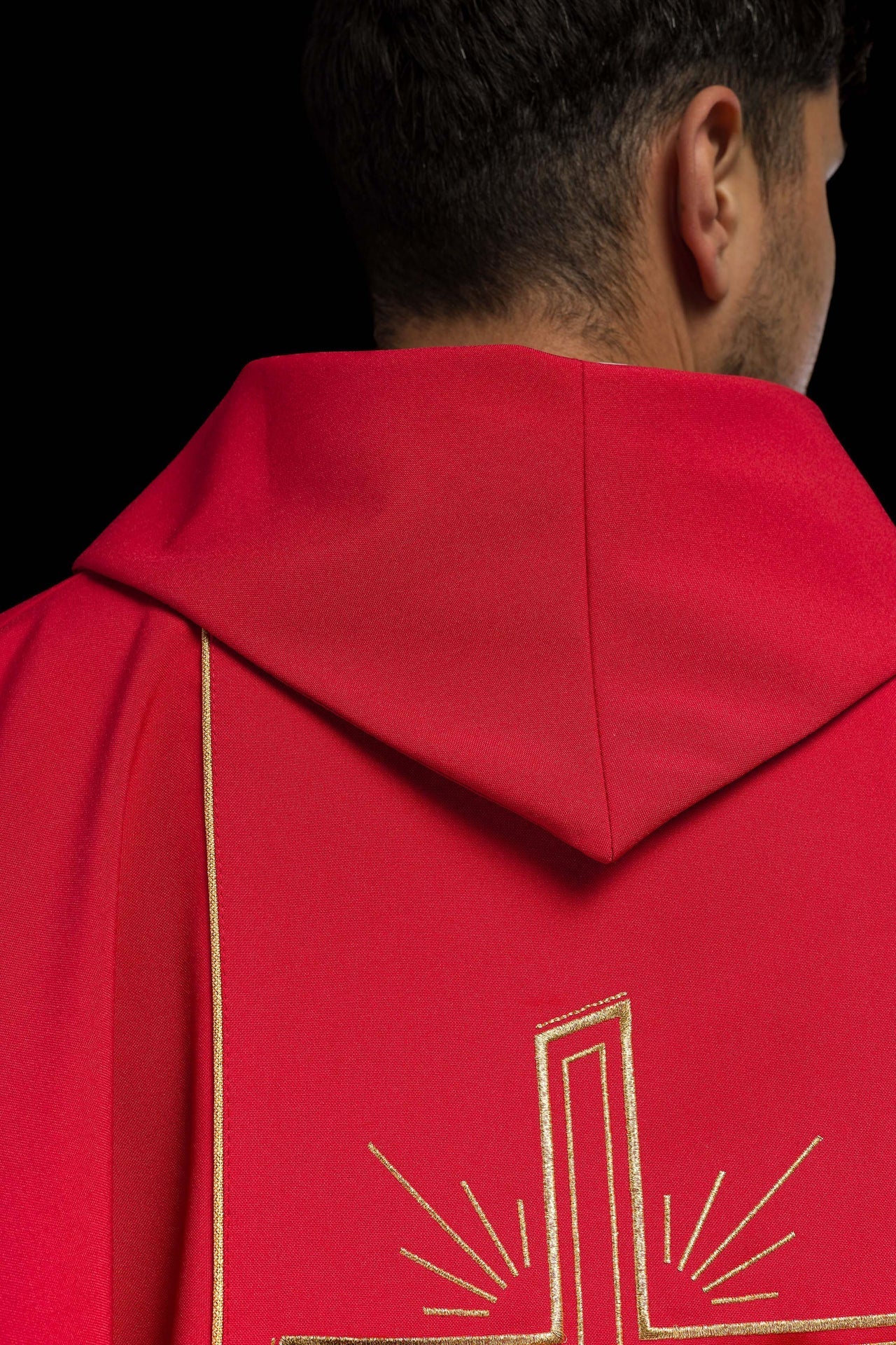 Ornat Liturgiczny Czerwony ze Złotym Krzyżem IHS - Polska Produkcja - SZATYLITURGICZNE.PL