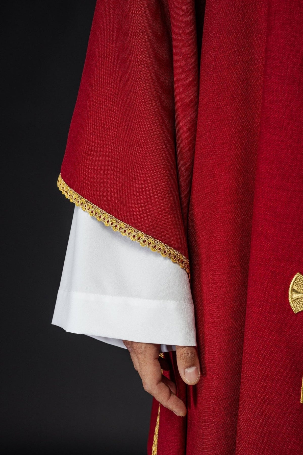 Ornat Liturgiczny Czerwony Złote Krzyże Haftowane - Polski Produkt - SZATYLITURGICZNE.PL