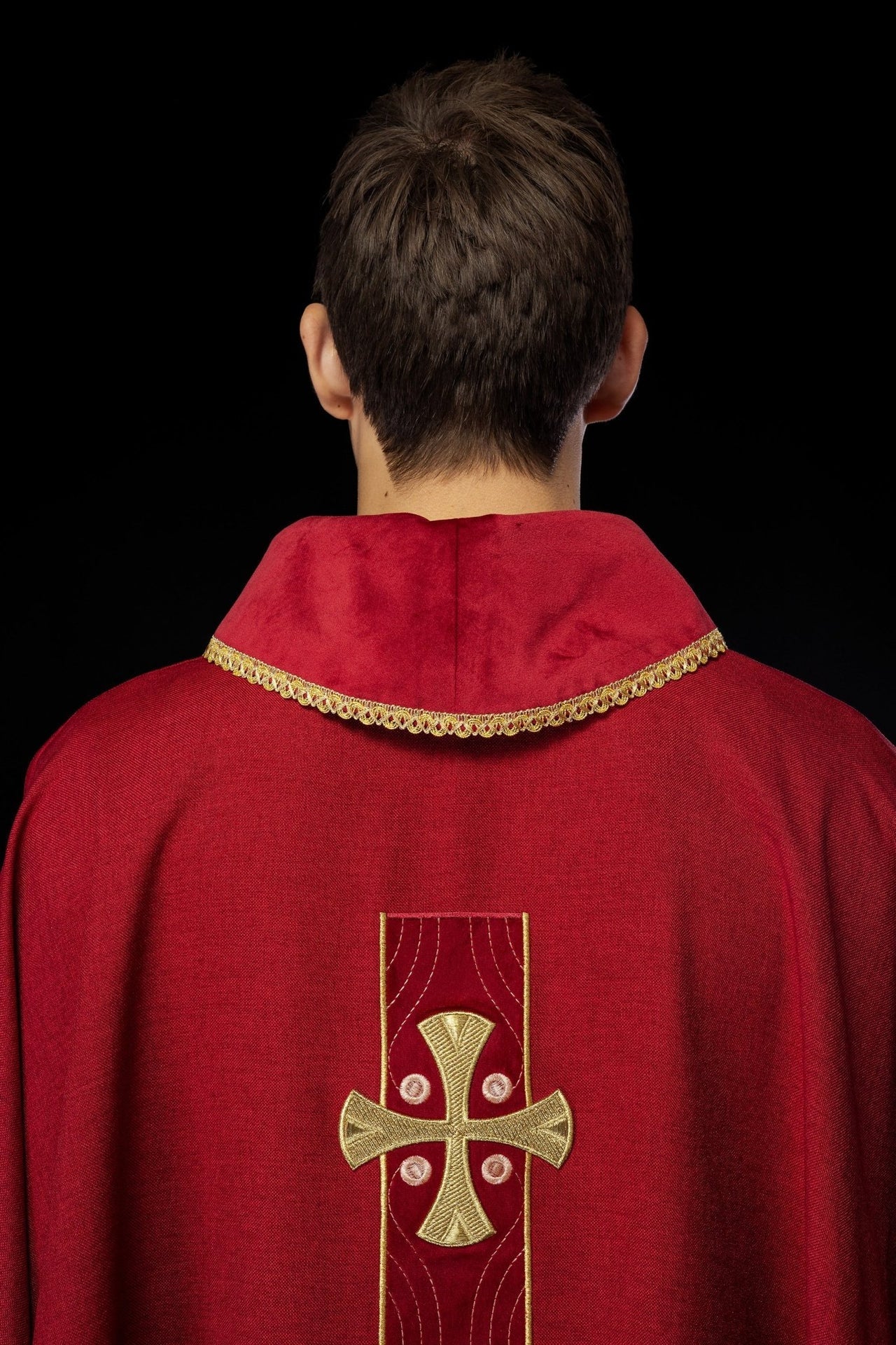 Ornat Liturgiczny Czerwony Złote Krzyże Haftowane - Polski Produkt - SZATYLITURGICZNE.PL