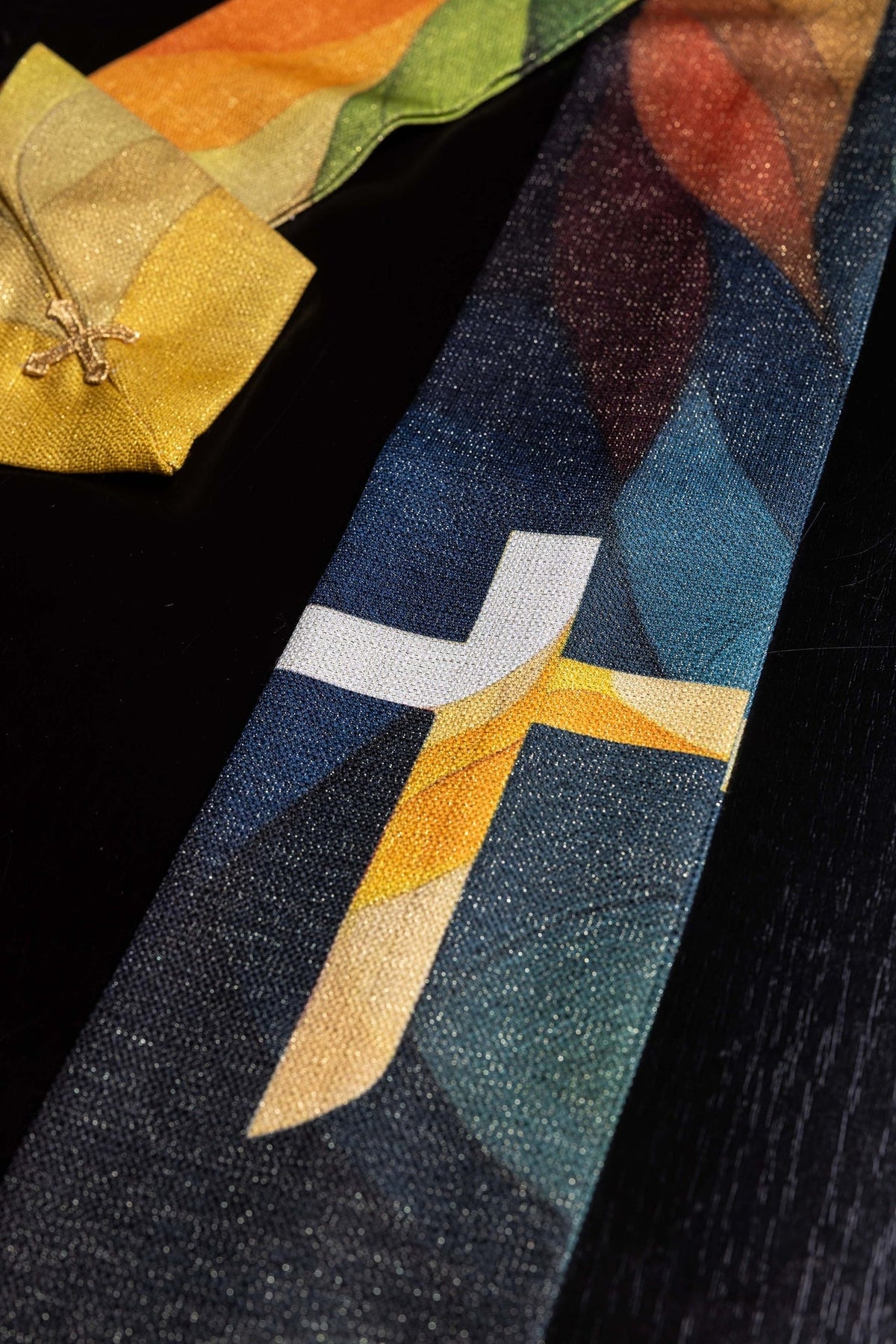 Ornat Liturgiczny Drukowany Wielobarwny - Motyw Krzyża Nowoczesny - SZATYLITURGICZNE.PL