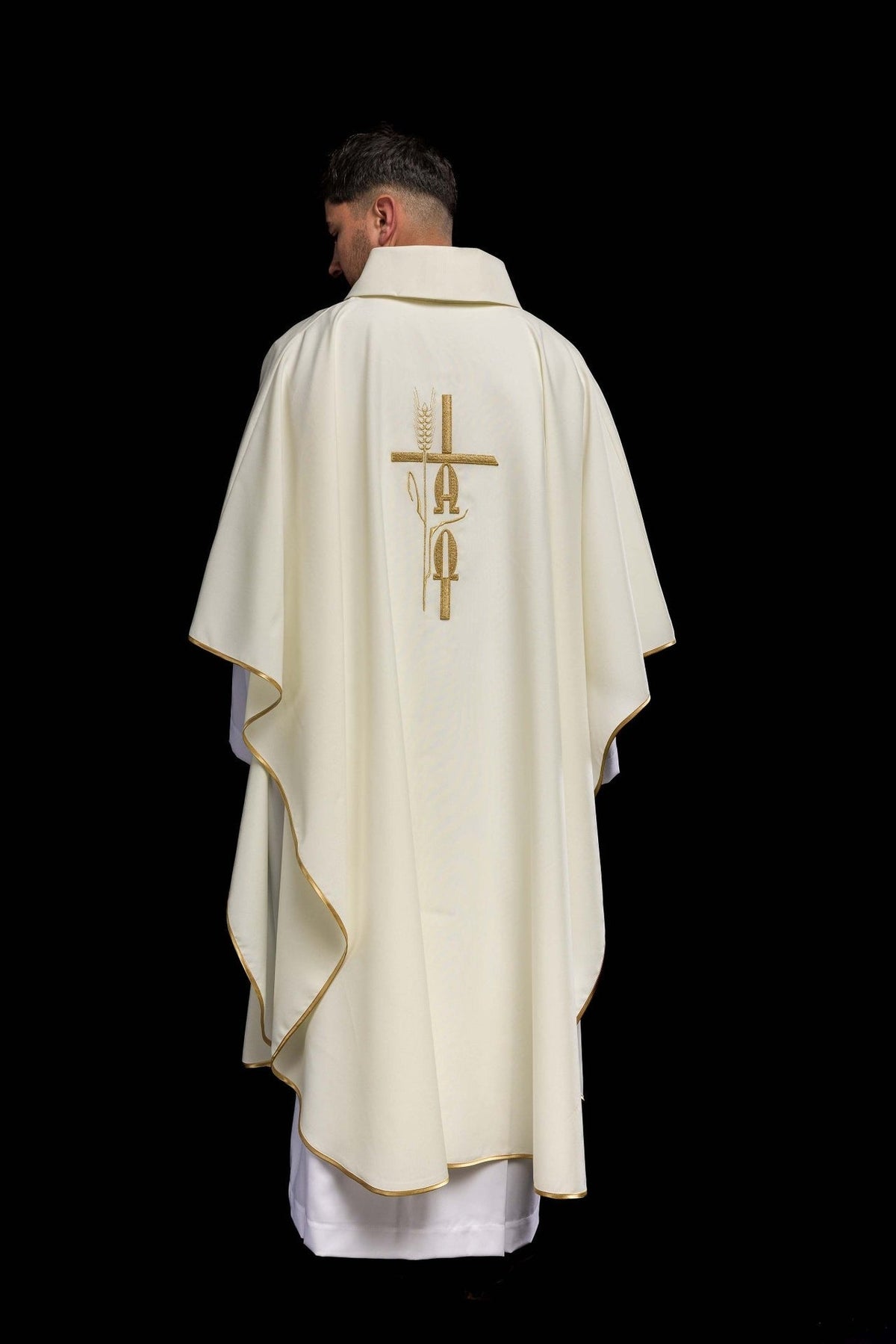 Ornat Liturgiczny Ecru Alfa Omega Złoty Haft - Polski Produkt - SZATYLITURGICZNE.PL