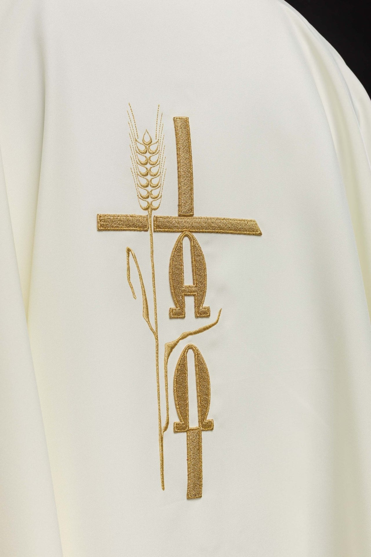 Ornat Liturgiczny Ecru Alfa Omega Złoty Haft - Polski Produkt - SZATYLITURGICZNE.PL