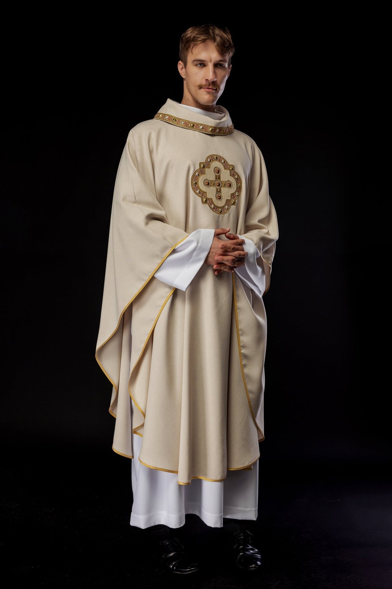 Ornat Liturgiczny Ecru Haft Krzyż Lamówka - Stuła w Komplecie - SZATYLITURGICZNE.PL
