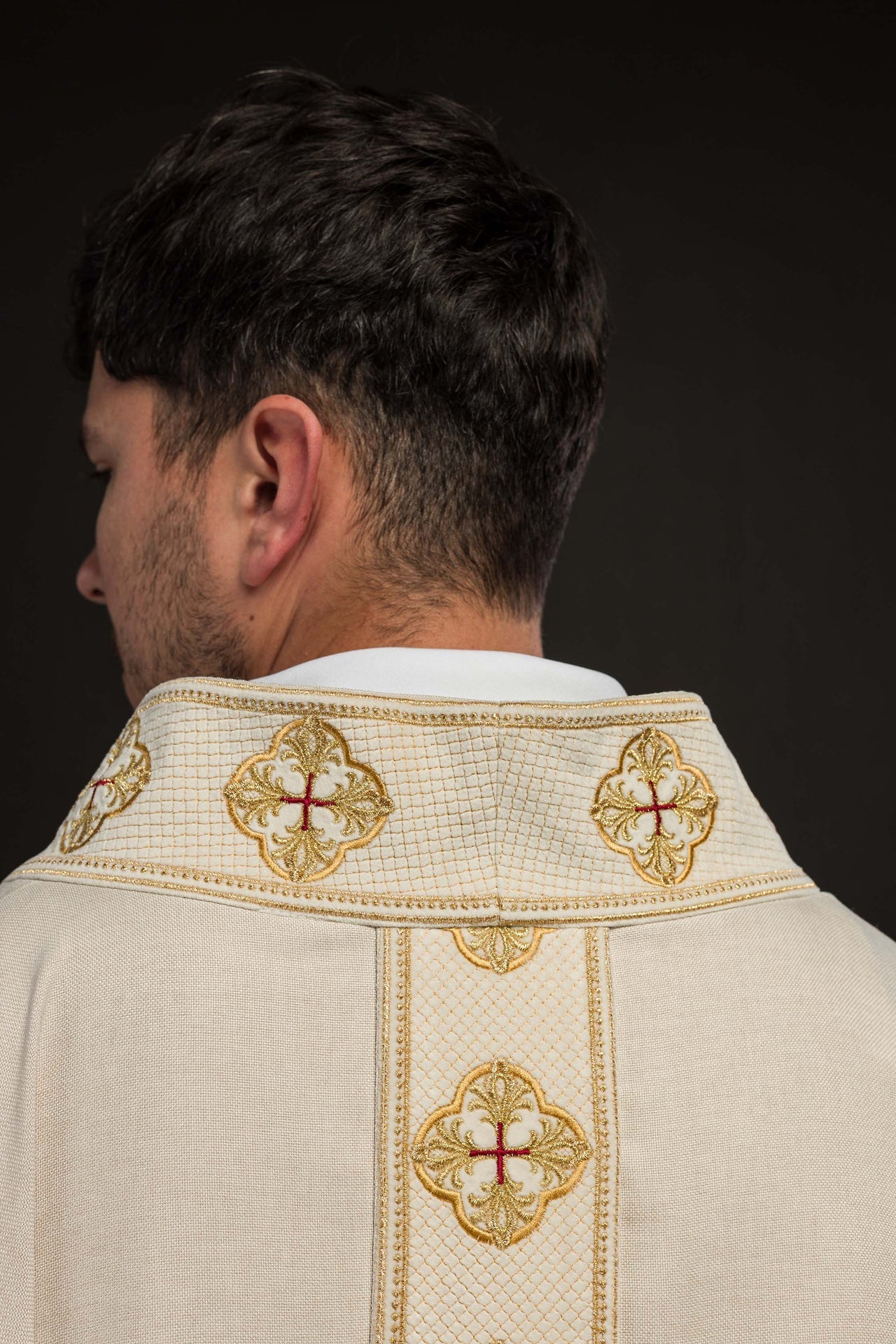 Ornat Liturgiczny Ecru Haft Krzyże - Stuła w Komplecie, Polska Produkcja - SZATYLITURGICZNE.PL