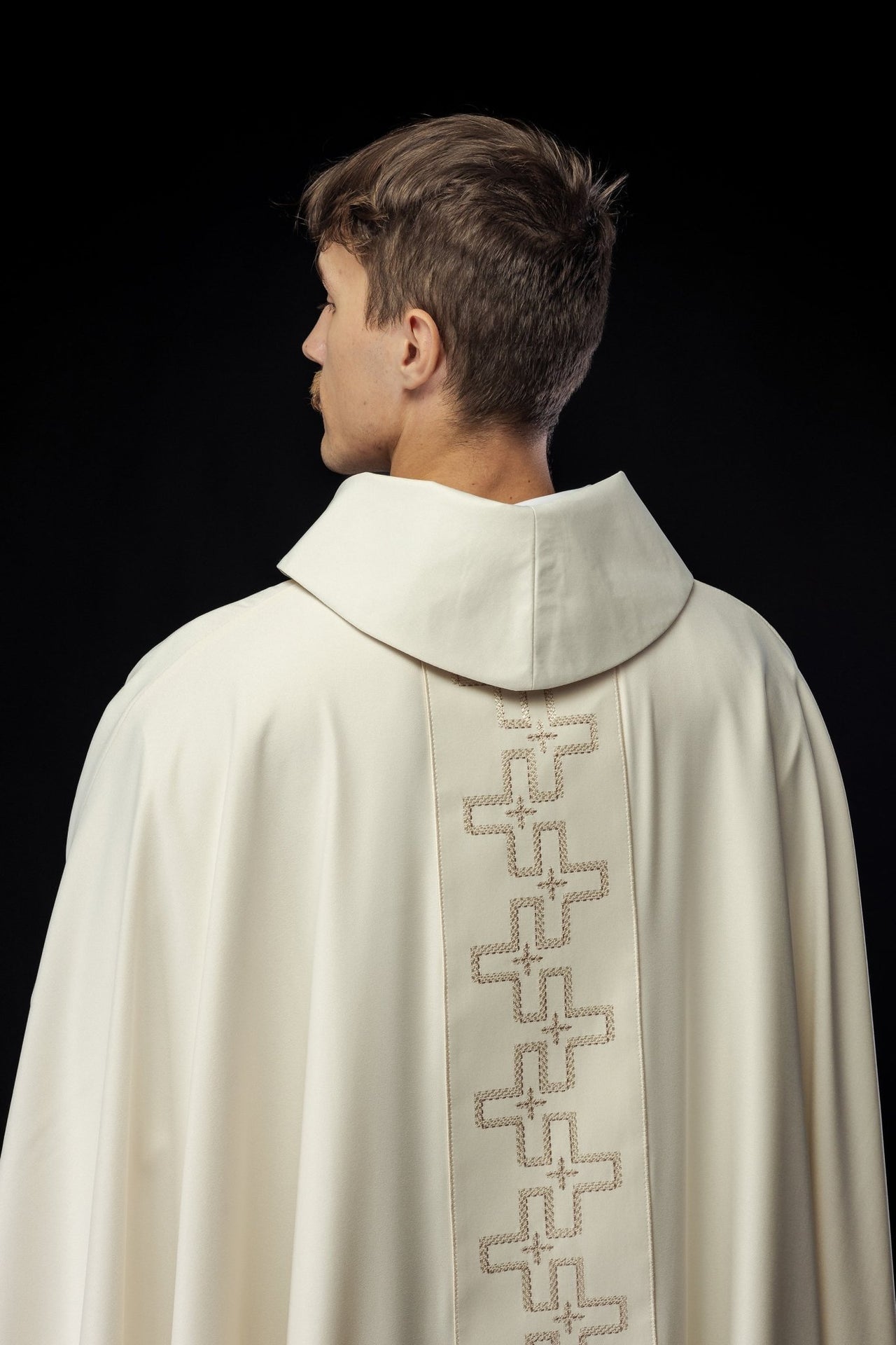 Ornat Liturgiczny Ecru Haft Krzyży - Polski Wyrób Premium - SZATYLITURGICZNE.PL