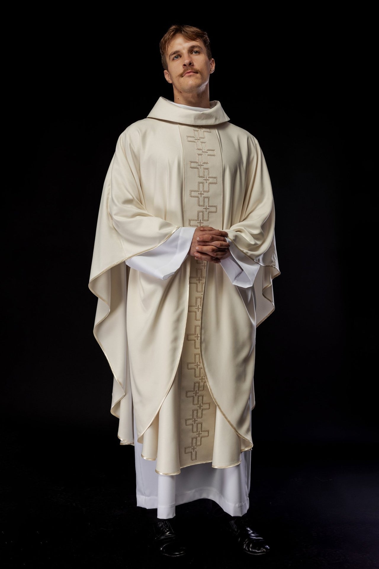 Ornat Liturgiczny Ecru Haft Krzyży - Polski Wyrób Premium - SZATYLITURGICZNE.PL