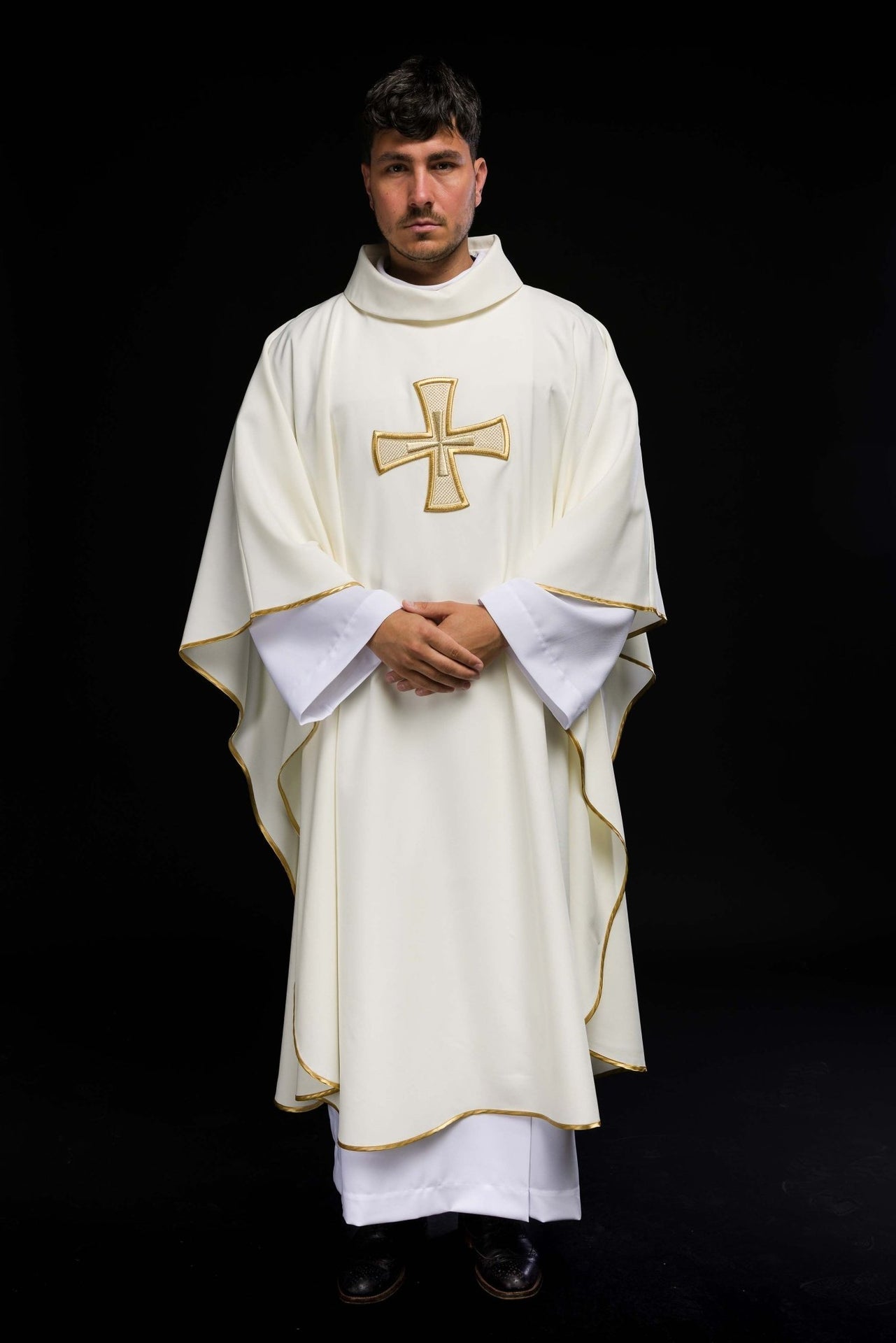 Ornat Liturgiczny Ecru IHS Haft Złota Nić - Polski Producent - SZATYLITURGICZNE.PL