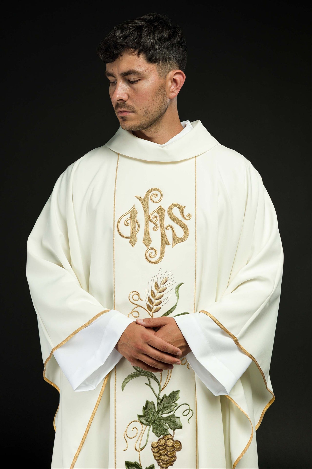 Ornat Liturgiczny Ecru IHS Kłosy i Winogrona - Haftowany Pas - SZATYLITURGICZNE.PL