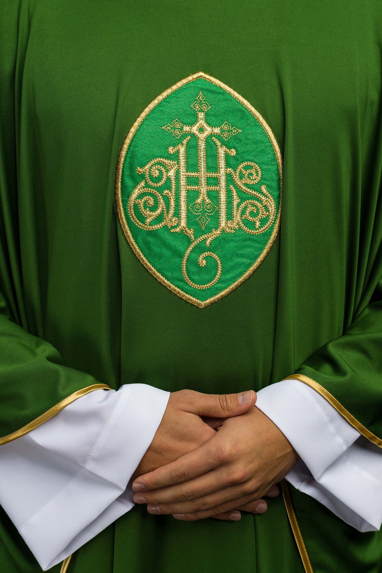 Ornat Liturgiczny Ecru IHS - Lekka Dzianina Sacrolite, Złoty Haft - SZATYLITURGICZNE.PL