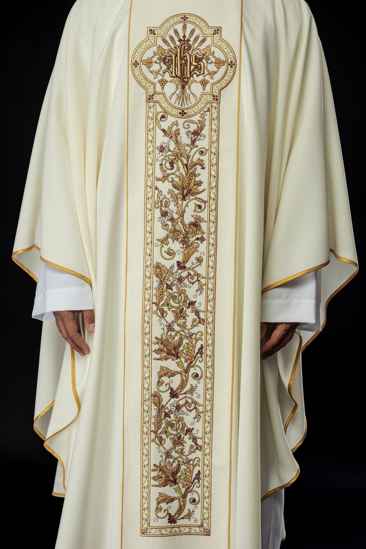 Ornat Liturgiczny Ecru IHS - Złota Lamówka, Elegancki Haft - SZATYLITURGICZNE.PL
