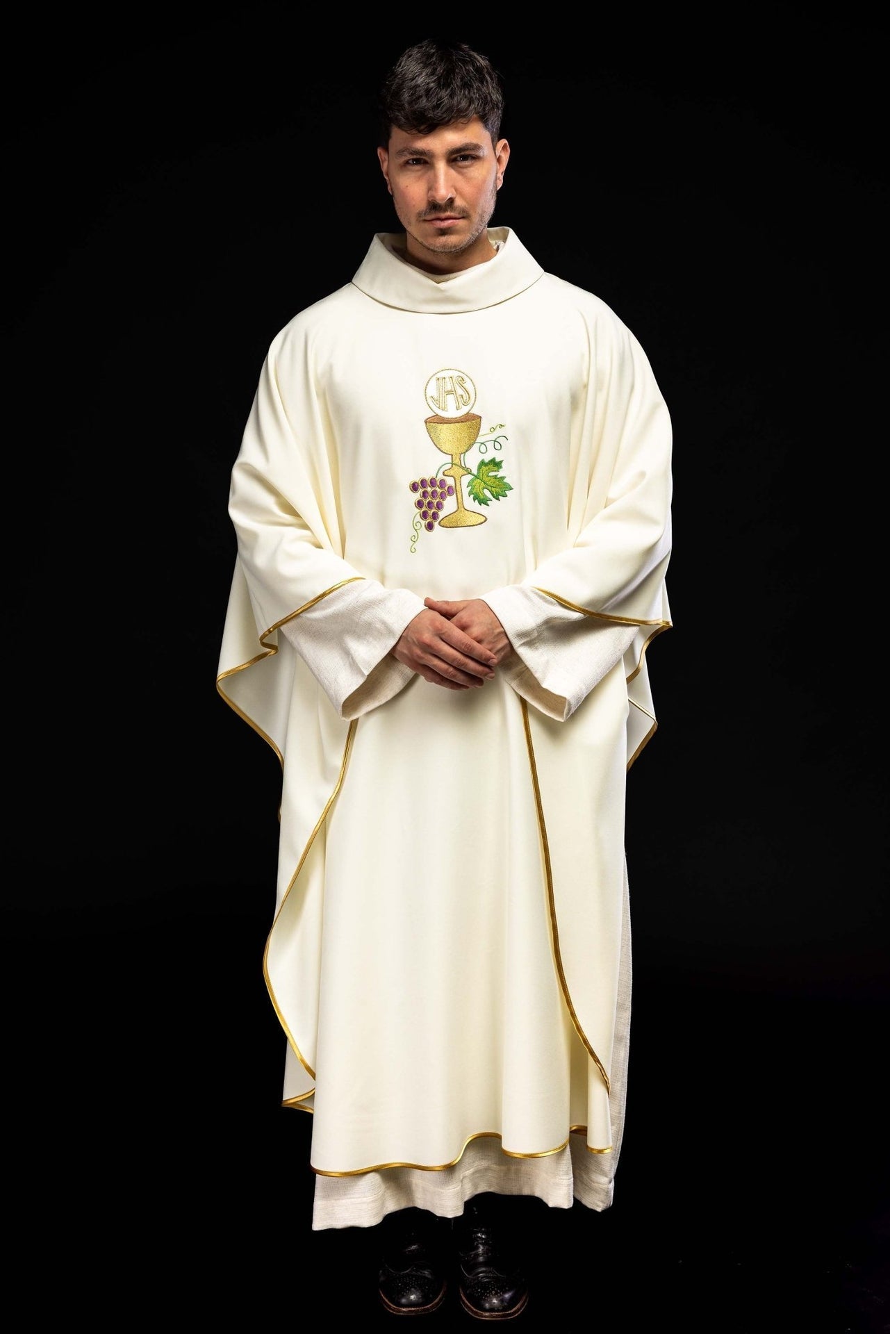 Ornat Liturgiczny Ecru - Kielich, Krzyż i Winogrona, Haftowany - SZATYLITURGICZNE.PL