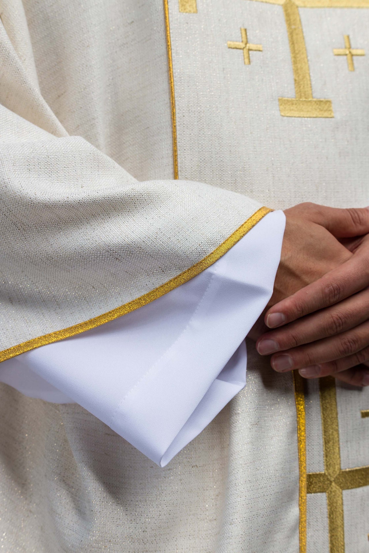 Ornat Liturgiczny Ecru Krzyż Jerozolimski Haftowany - Komplet ze Stułą - SZATYLITURGICZNE.PL