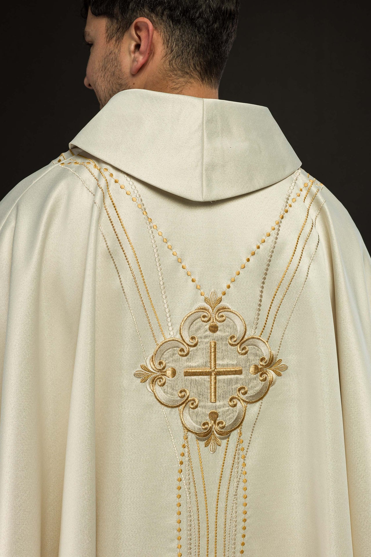 Ornat Liturgiczny Ecru Różaniec Błyszczący - Edycja Limitowana - SZATYLITURGICZNE.PL
